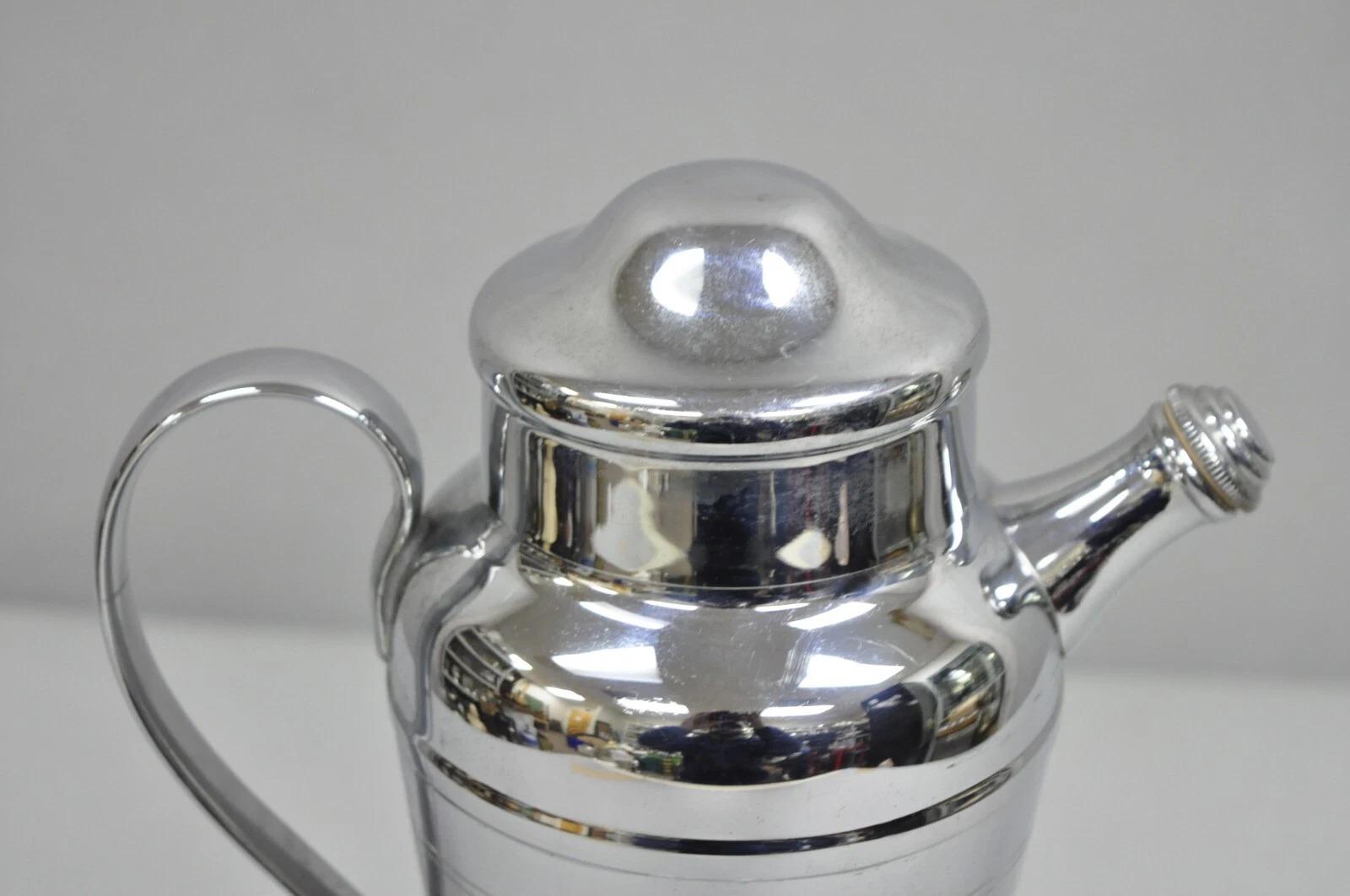 Vintage Farberware NY Art Deco Silver Plated Martini Cocktail Shaker Pitcher. Circa Mid 20th Century. Measurements: 12