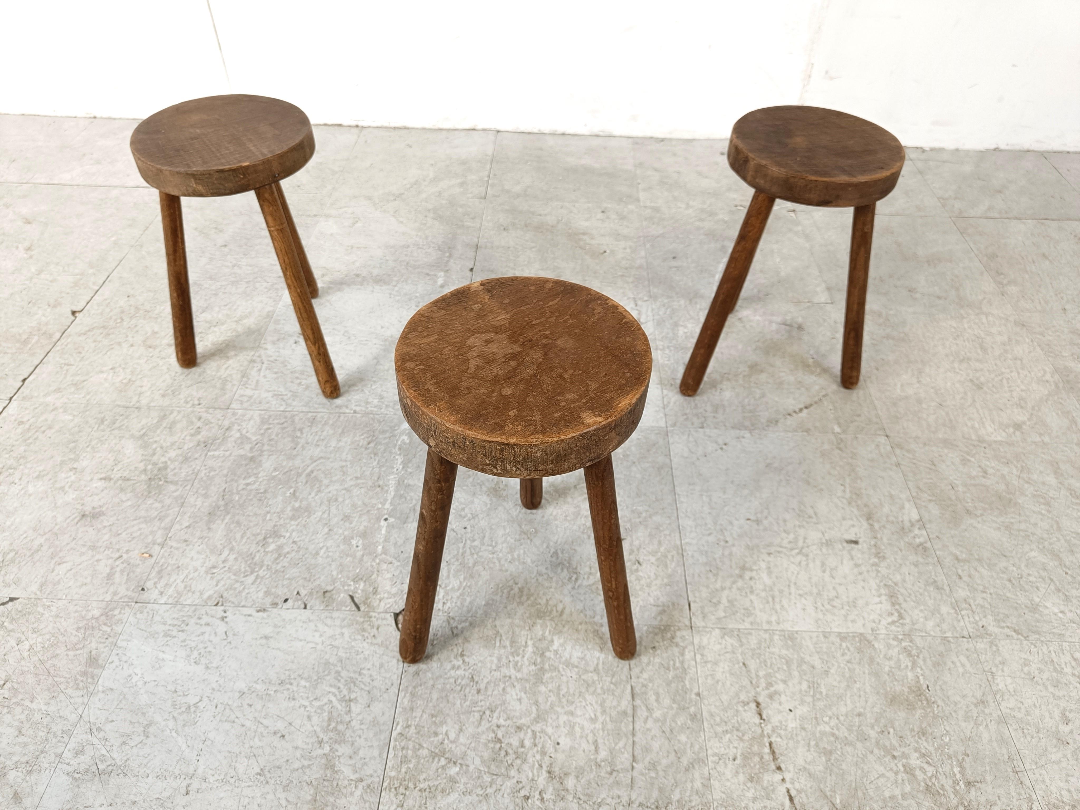 Vintage farmer stools, set of 3 In Good Condition In HEVERLEE, BE
