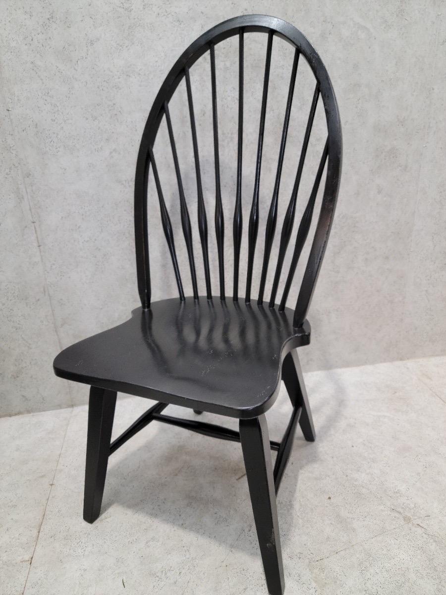 Vintage Farmhouse Ebony Windsor Spindle Back Dining Chairs - Set of 6 In Good Condition For Sale In Chicago, IL