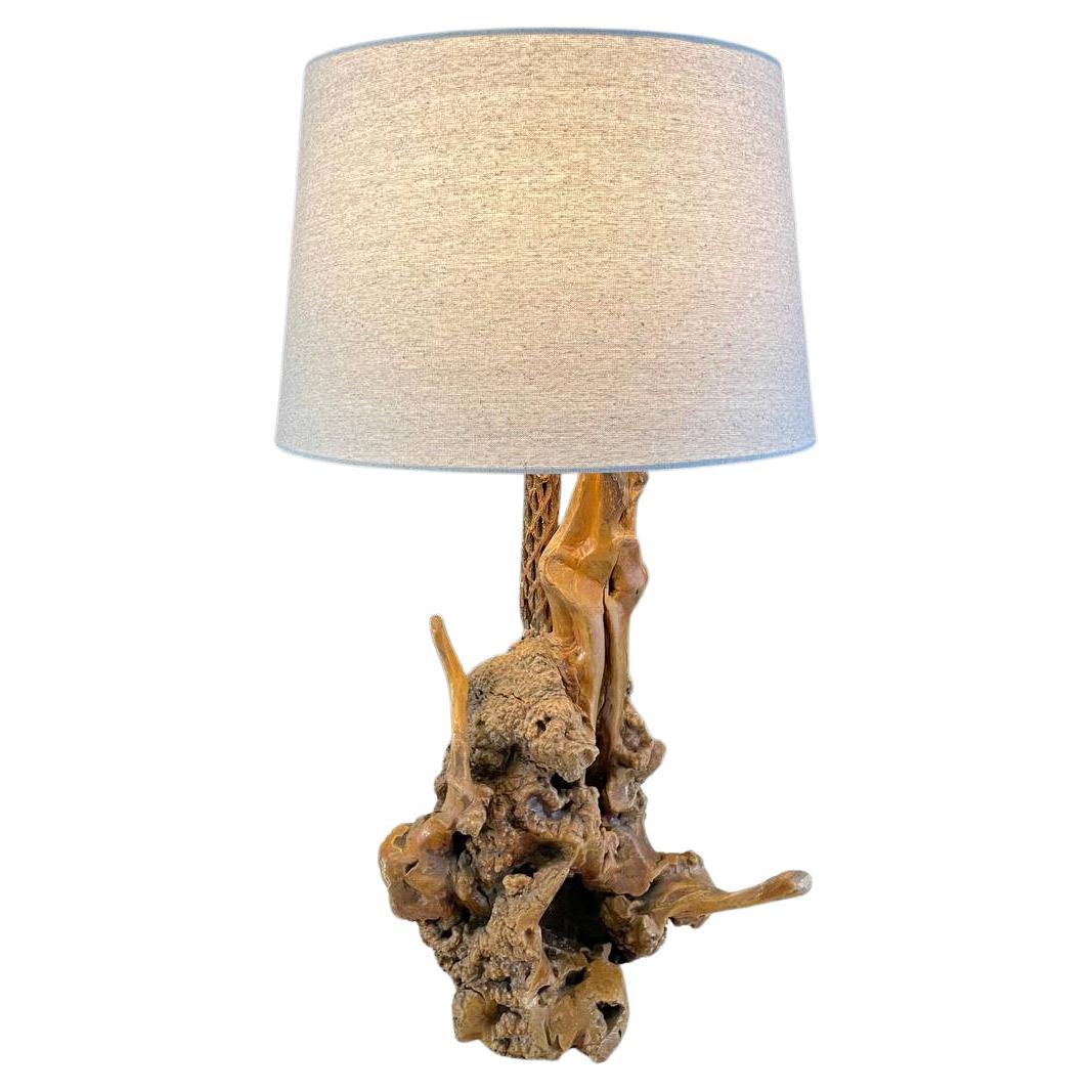 Lampada da tavolo in legno di radica con bordo vivo della fattoria vintage in vendita