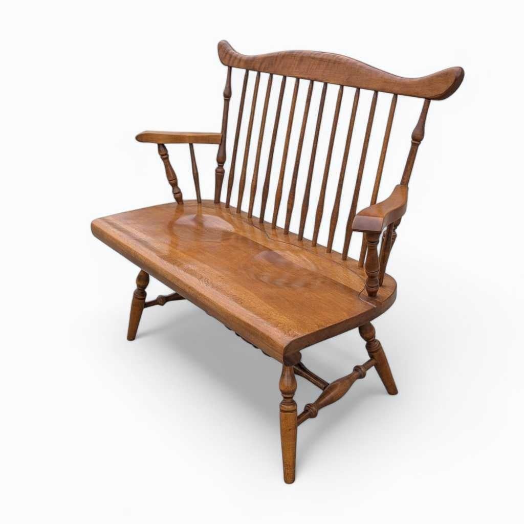 Vintage Farmhouse Spindle Back Wooden Bench, Rustic Charm, USA, c. 1980s en vente 2