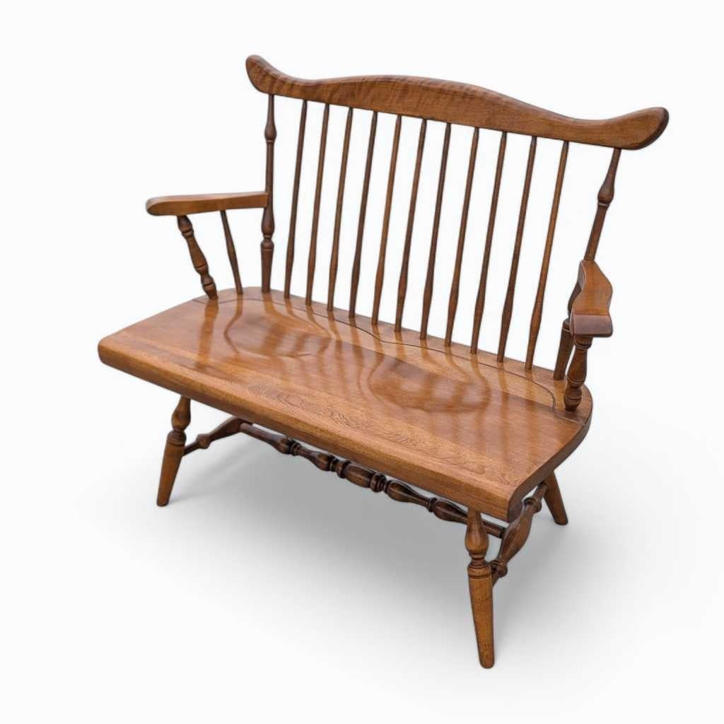 Vintage Farmhouse Spindle Back Wooden Bench, Rustic Charm, USA, c. 1980s en vente 4