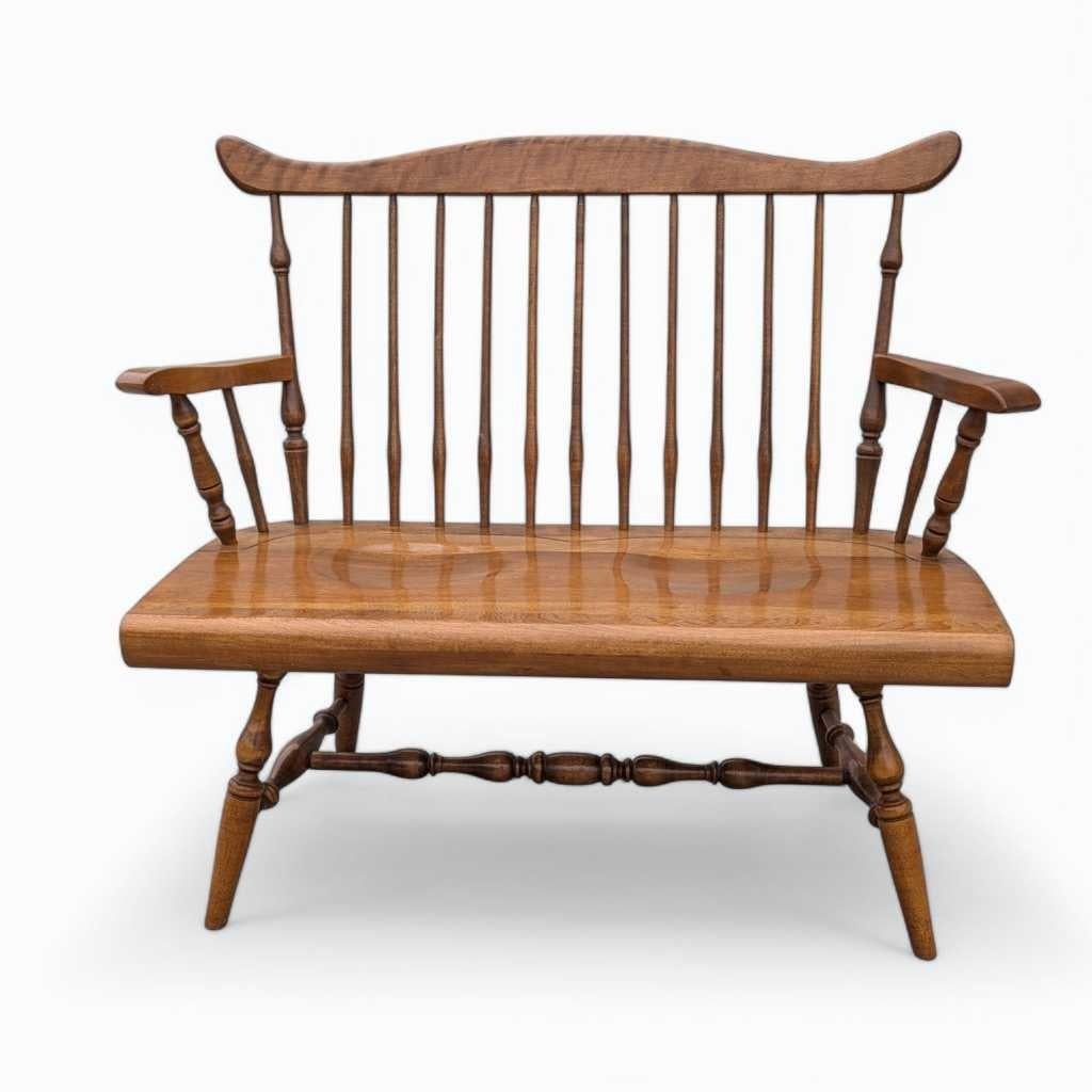 Vintage Farmhouse Spindle Back Wooden Bench, Rustic Charm, USA, c. 1980s en vente 5
