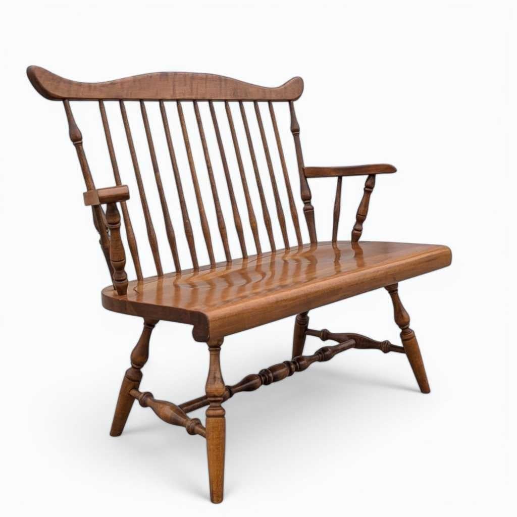 Vintage Farmhouse Spindle Back Wooden Bench, Rustic Charm, USA, c. 1980s en vente 6