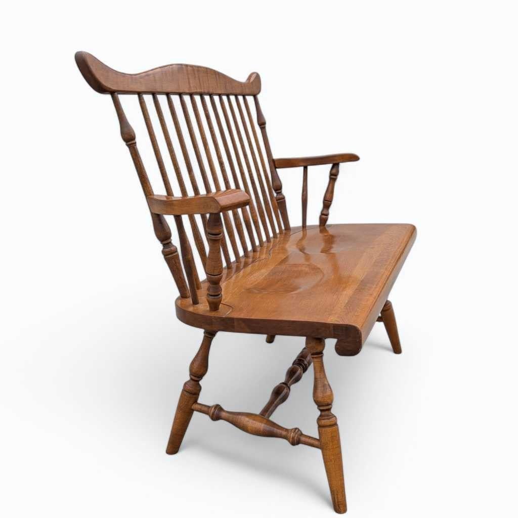 Rustique Vintage Farmhouse Spindle Back Wooden Bench, Rustic Charm, USA, c. 1980s en vente