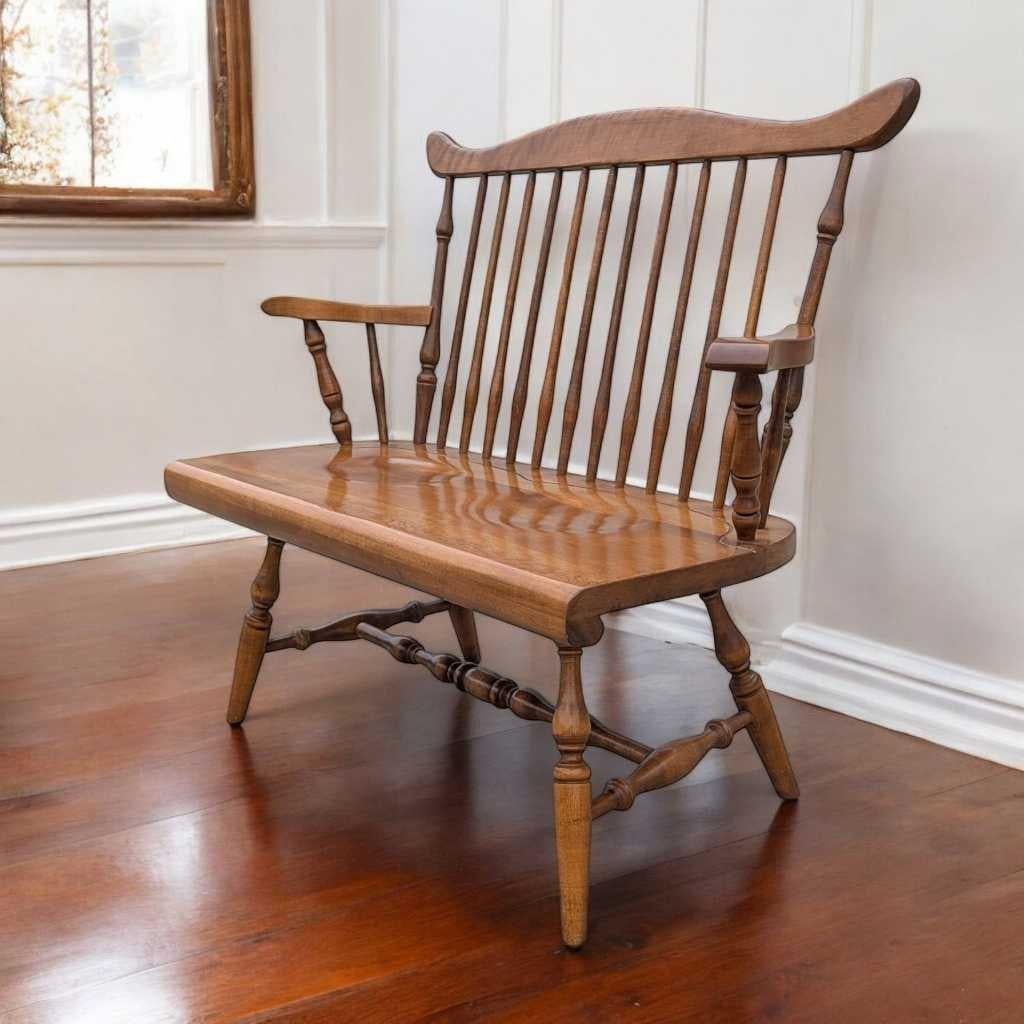 Vintage Farmhouse Spindle Back Wooden Bench, Rustic Charm, USA, c. 1980s Bon état - En vente à Rancho Cucamonga, CA