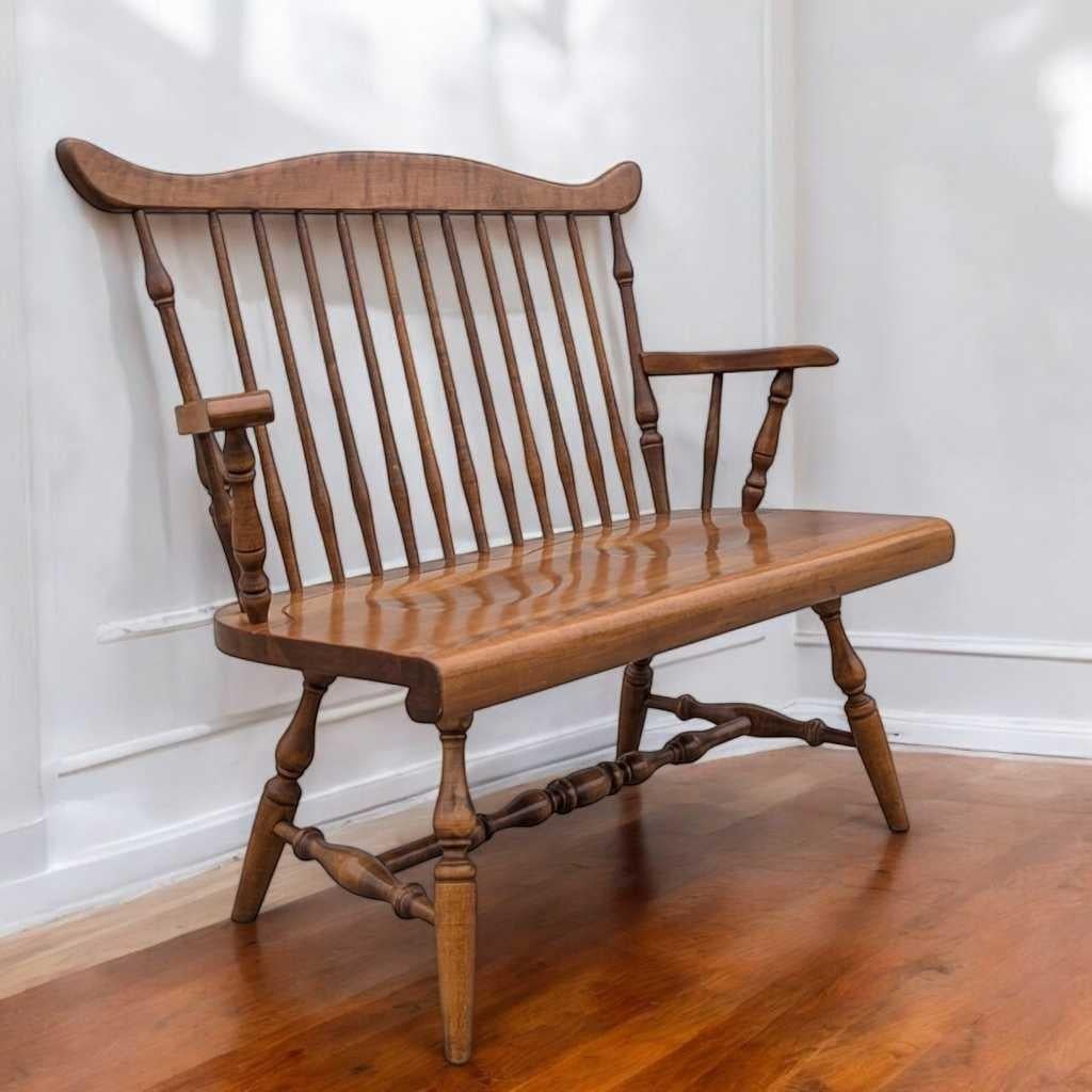 Vintage Farmhouse Spindle Back Wooden Bench, Rustic Charm, USA, c. 1980s en vente 1