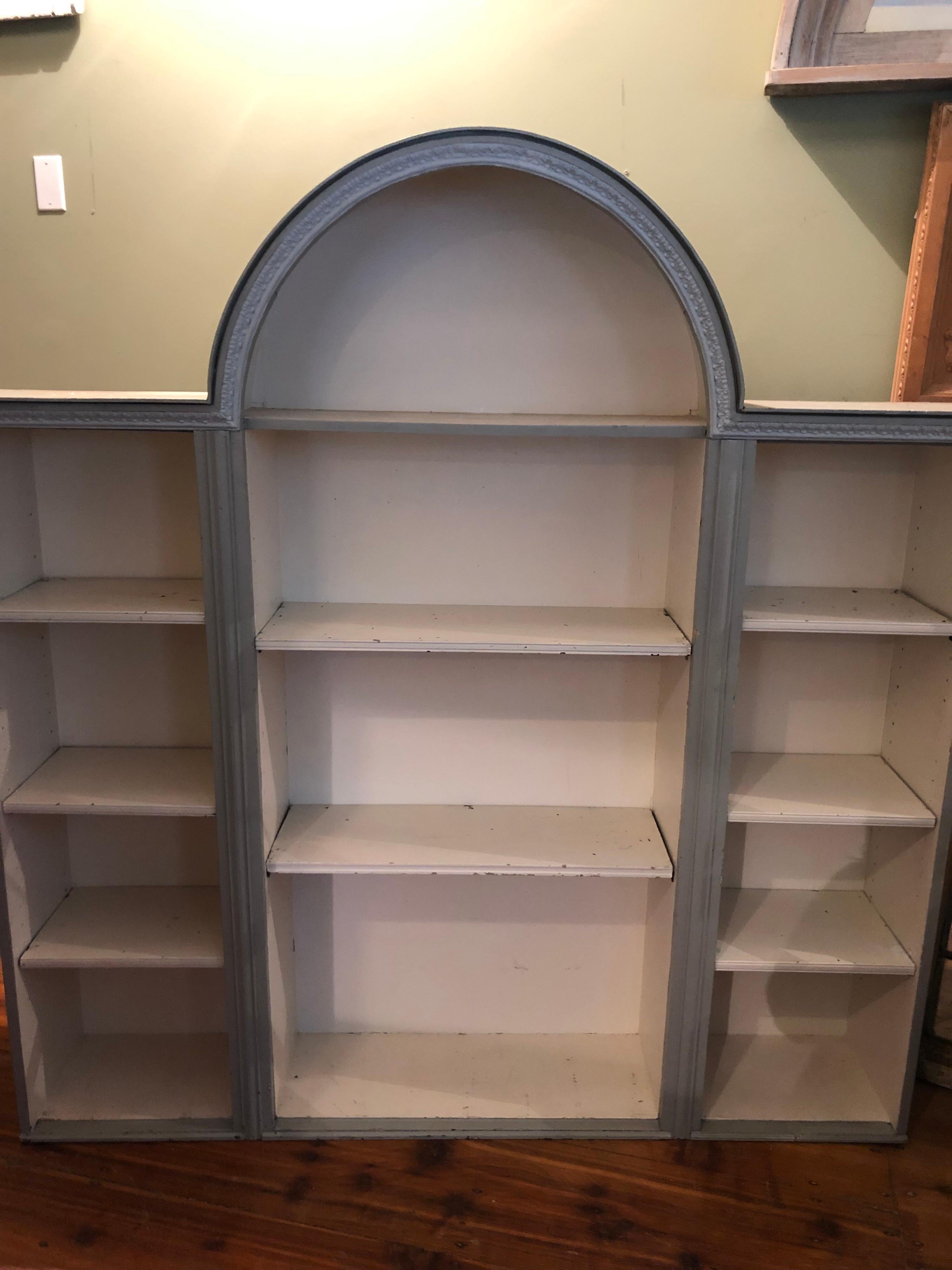 Vintage Farmhouse Style Bookcase In Good Condition In Redding, CT