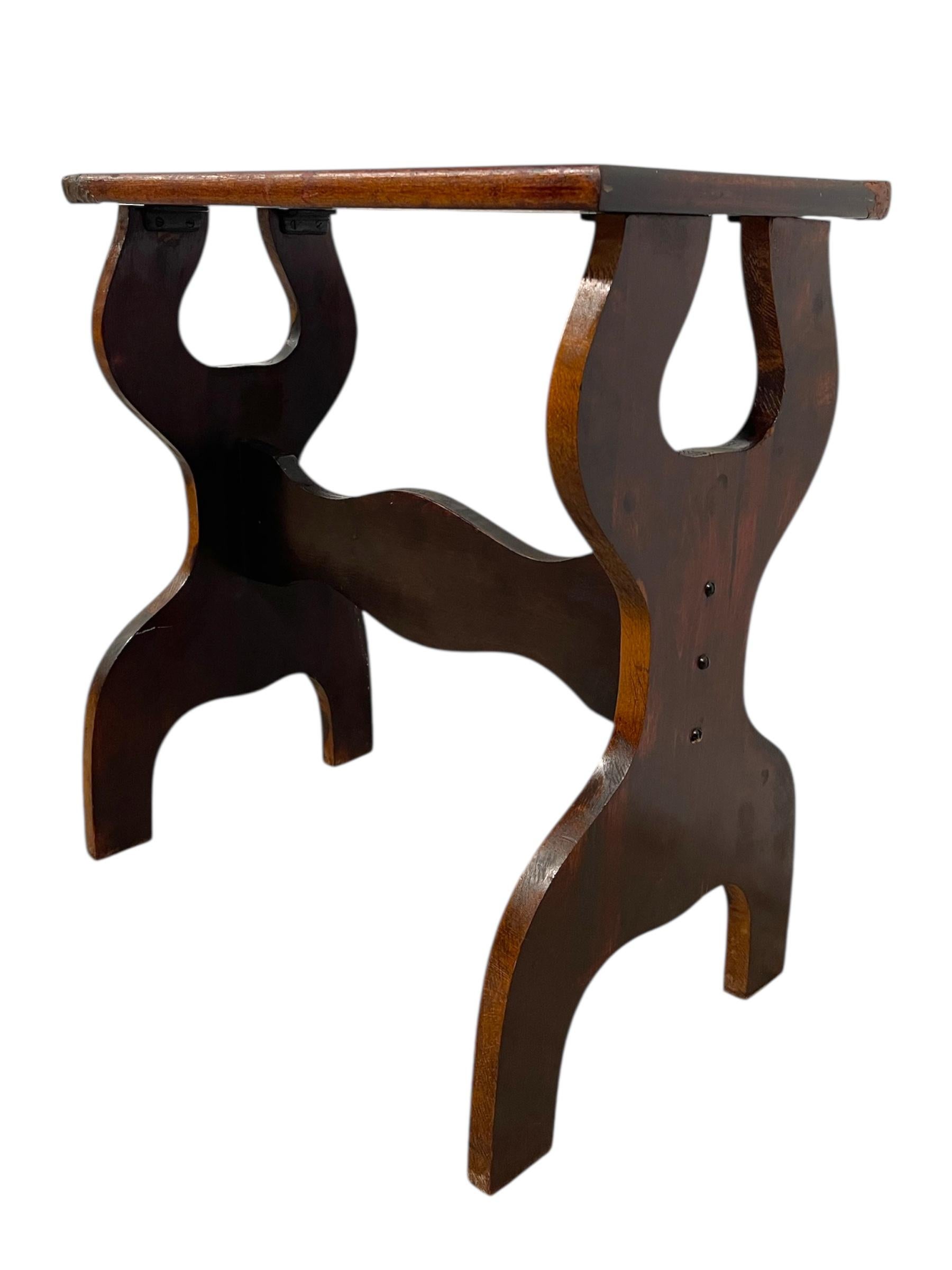 Mesa auxiliar o jardinera de estilo rústico vintage en Bueno estado para la venta en Seattle, WA