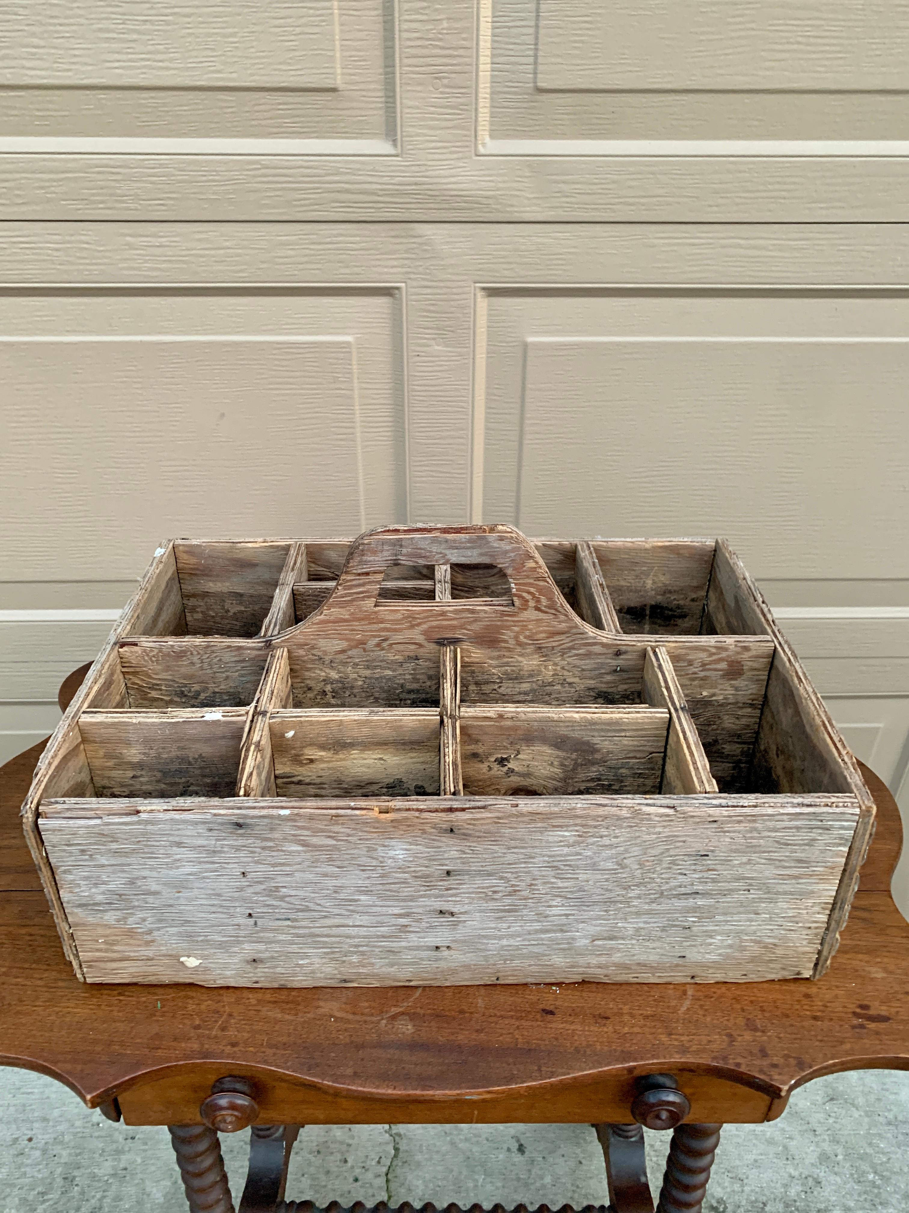A charming country farmhouse wooden tool box trug. This piece would be ideal as a craft organizer, silverware holder, or garden tool box.

USA, Early 20th Century

Measures: 19