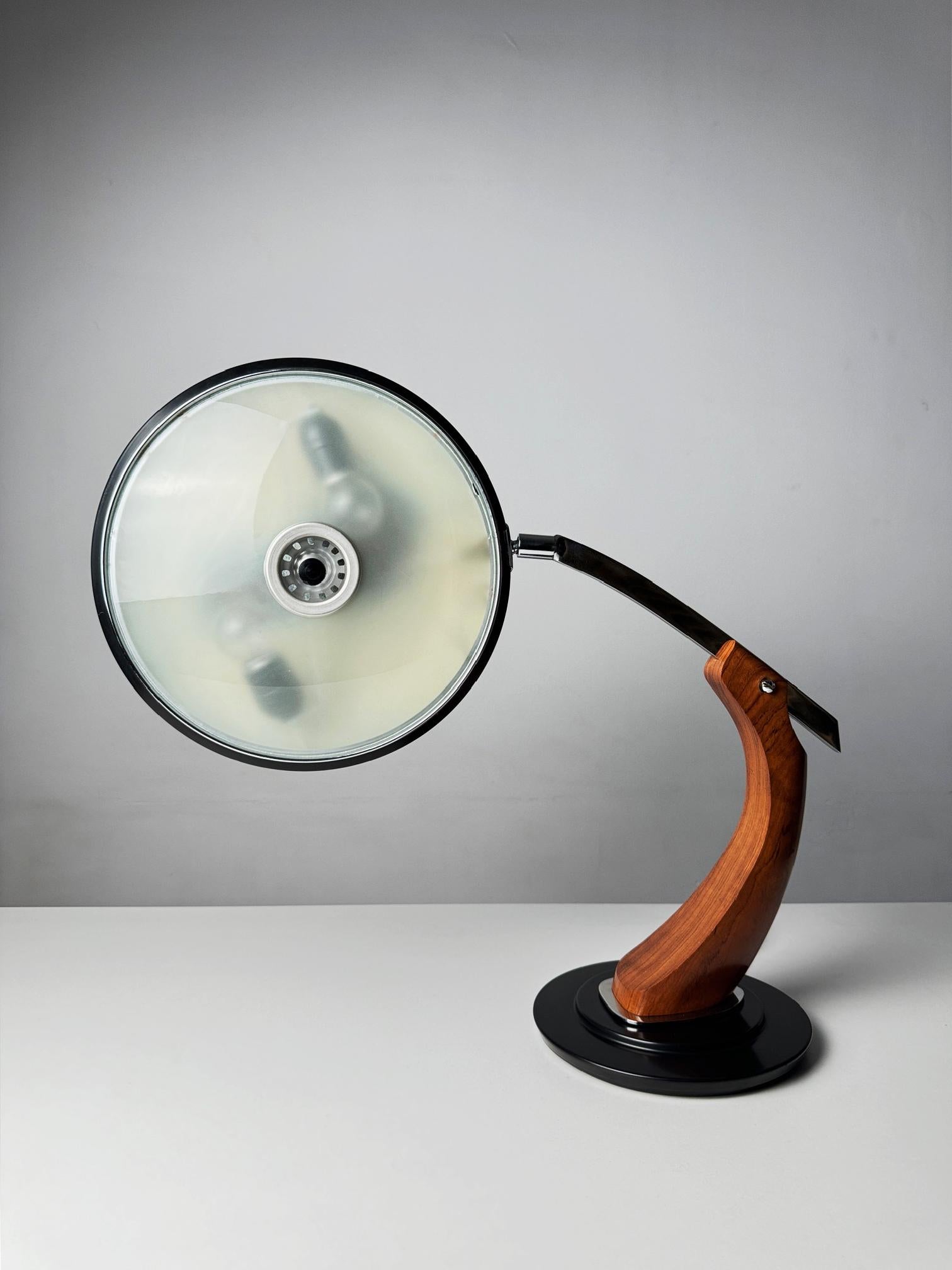 Product Description:
Elevate your interior decor with the Vintage FASE President Lamp from the 1968s, a masterpiece of Spanish design that has graced the sets of iconic films and television shows. Designed by the acclaimed Luis Pérez de la Oliva,