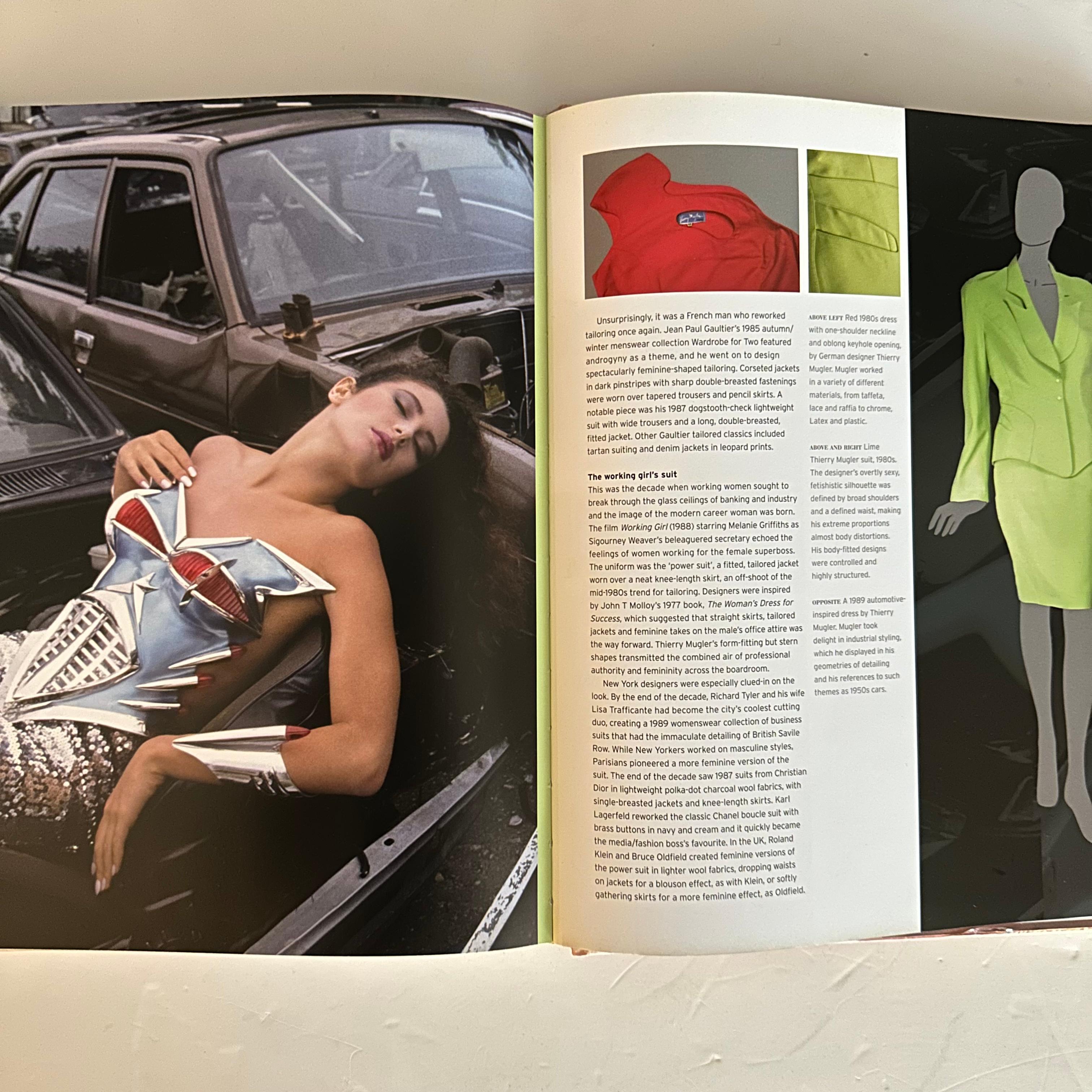 Vintage Fashion: Collecting and Wearing Designer Classics - Emma Baxter Wright For Sale 1