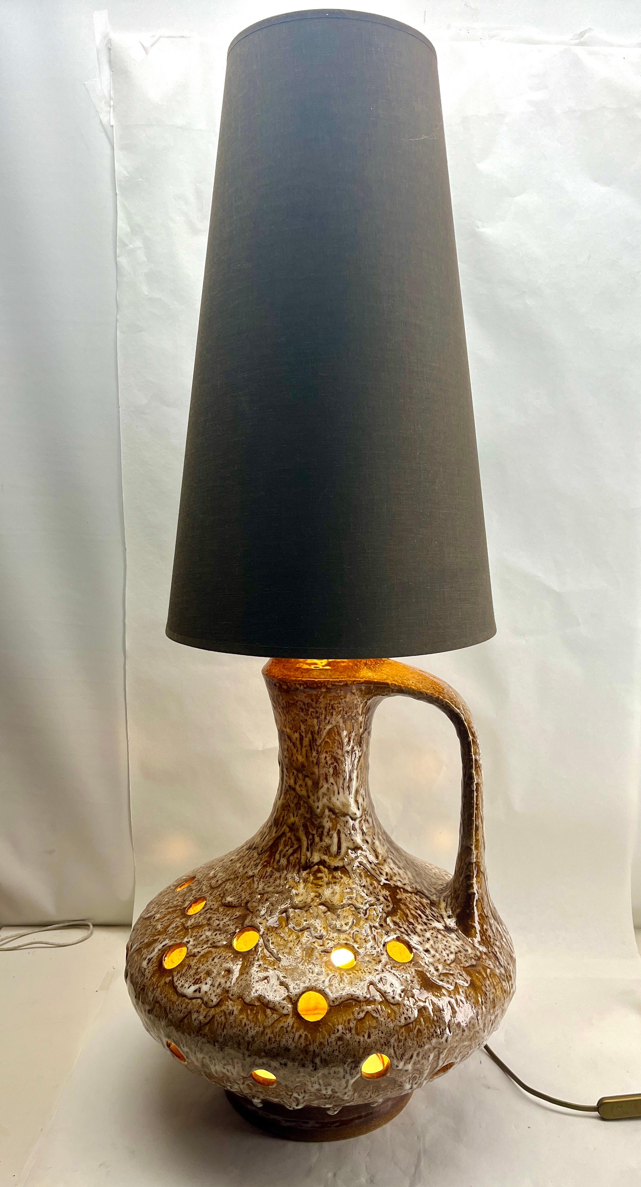 Hand-Crafted Vintage Fat Lava Floor Lamp Brown tones and white Drip-Glazes by Walter Gerhards