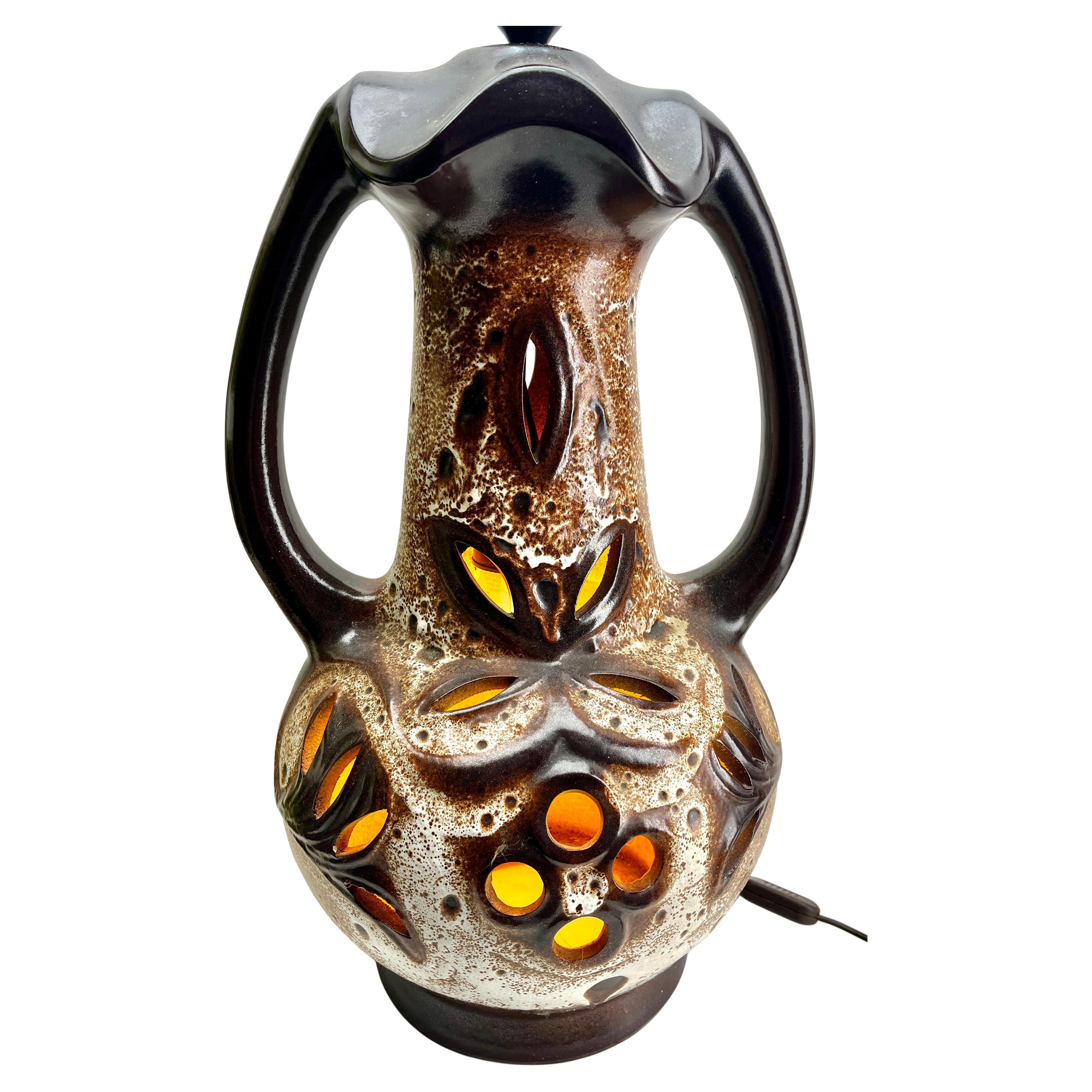 Smaltato Lampada da terra vintage in lava grassa con smalti a goccia arancioni e marroni di Walter Gerhards in vendita