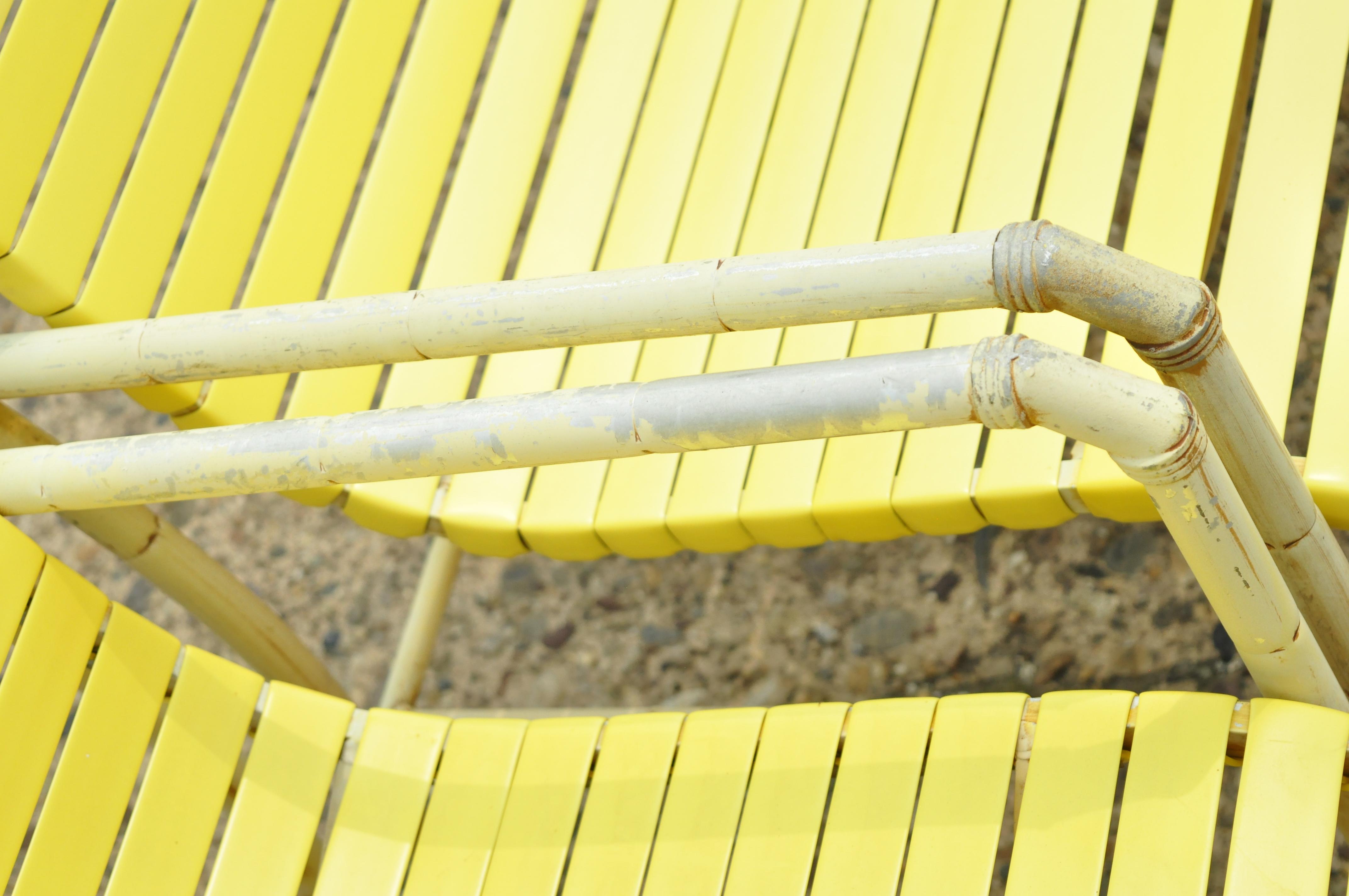 Vintage Faux Bamboo Aluminum Yellow Hauser Pool Patio Dining Chairs, Set or 4 In Good Condition For Sale In Philadelphia, PA