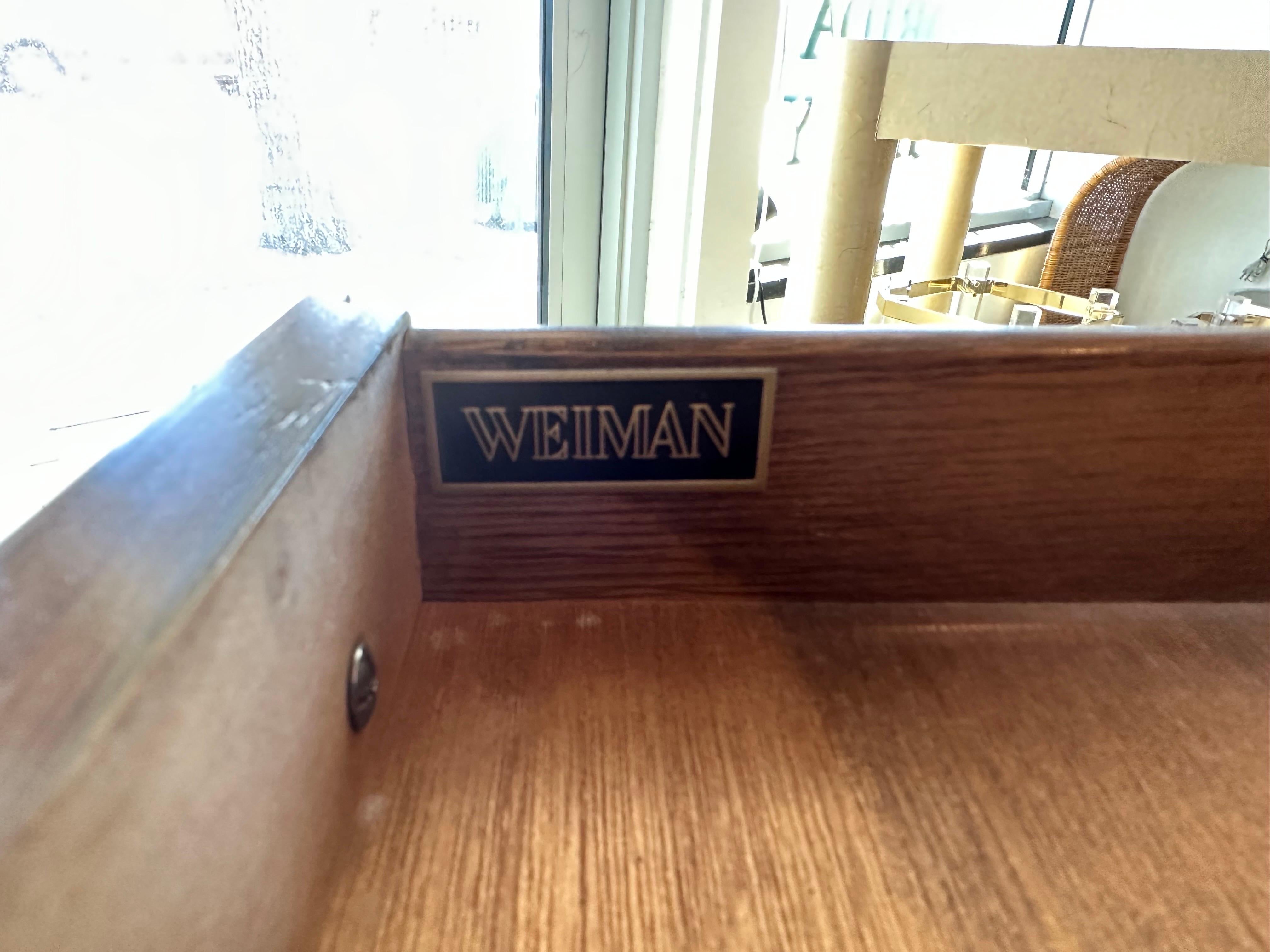 Weiman-Konsolentisch oder Schreibtisch aus Kunstbambus, Messing und Holz mit Schubladen im Angebot 1