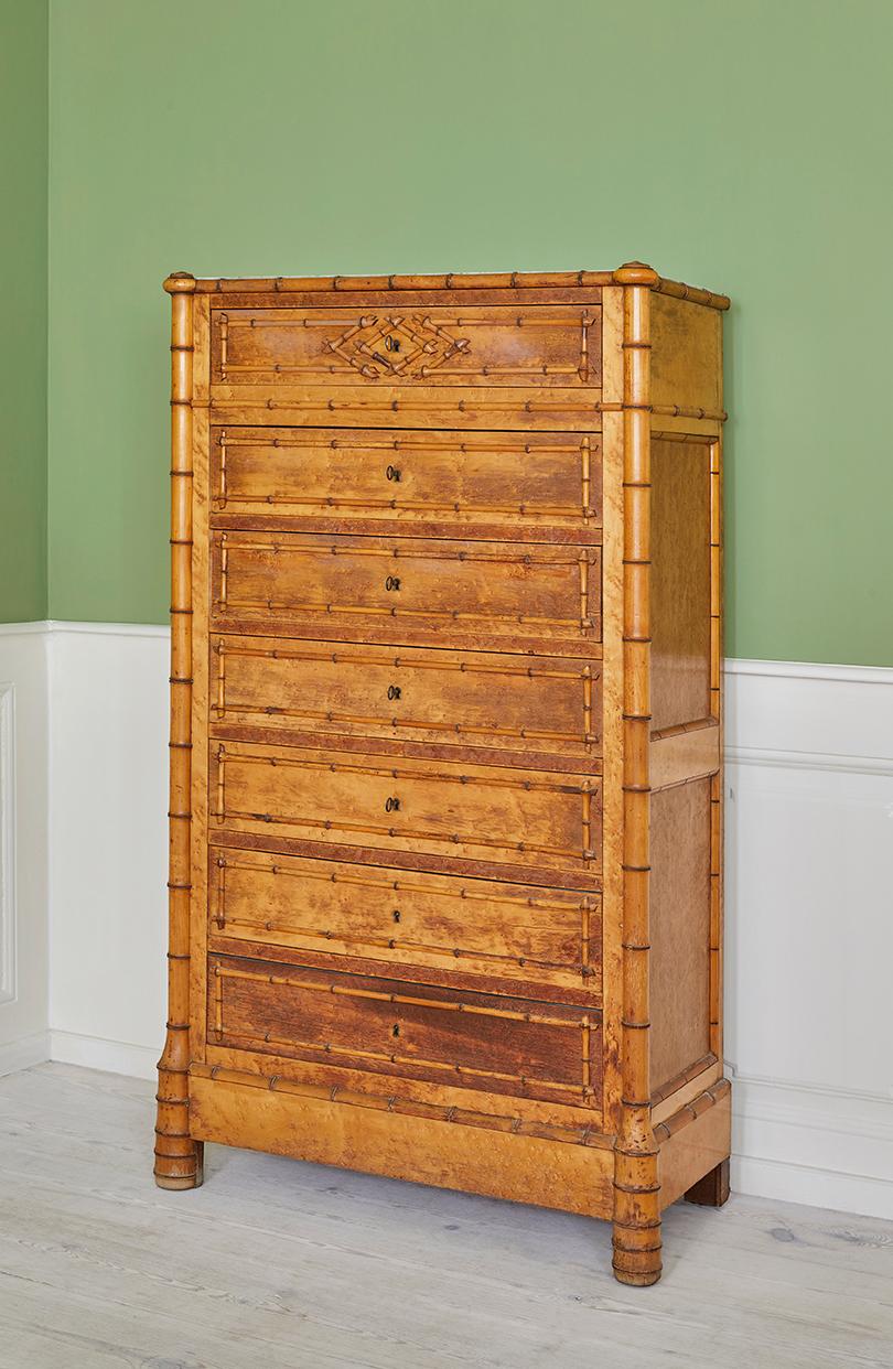 France, 1900

Faux bamboo chest of drawers with white marble top.

H 144 x W 87 x D 40 cm