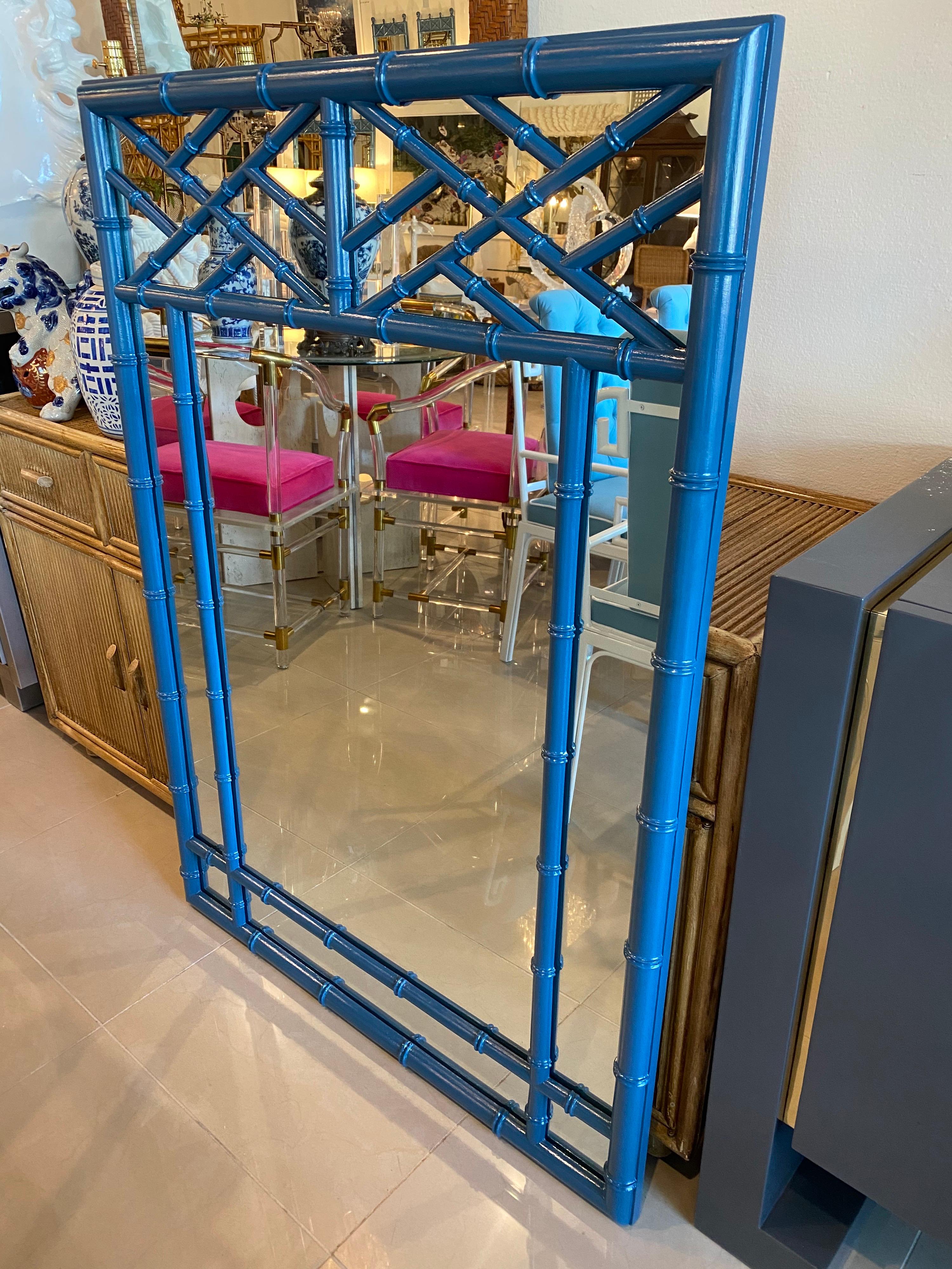 Vieux miroir mural laqué bleu en faux bambou de style Chippendale chinois en vente 7