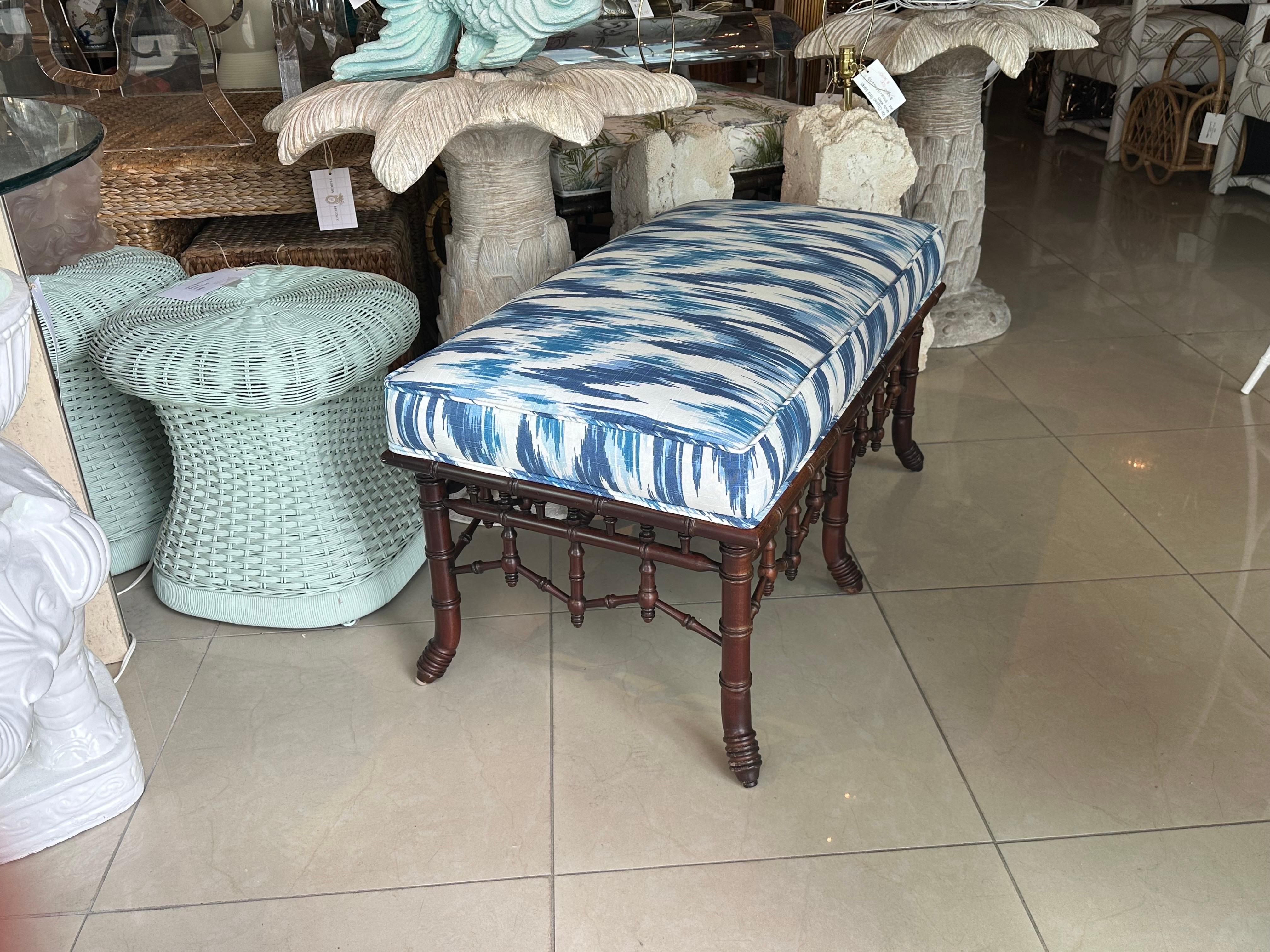 Tappezzeria Panca imbottita d'epoca in finto bambù cinese Chippendale Chinoiserie in vendita