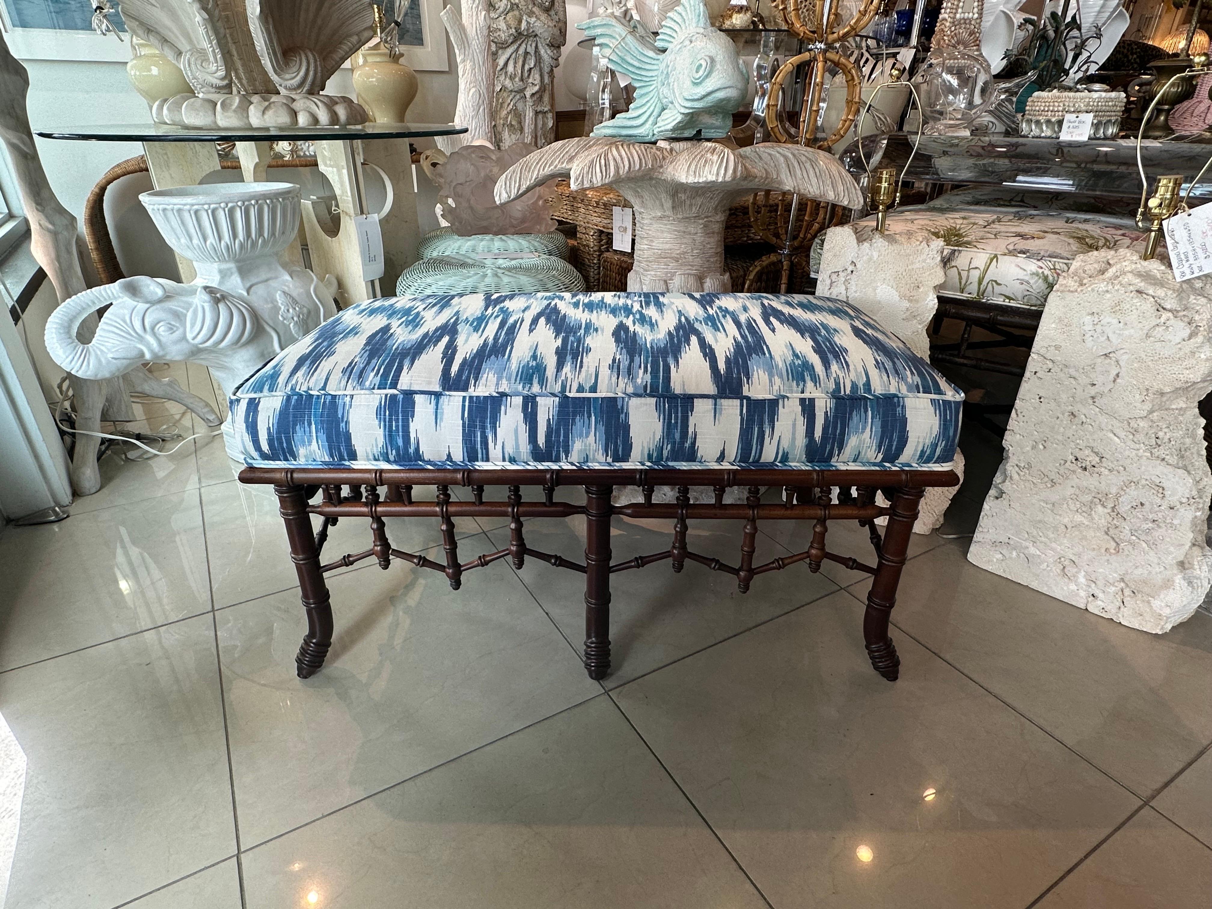Panca imbottita d'epoca in finto bambù cinese Chippendale Chinoiserie in vendita 1