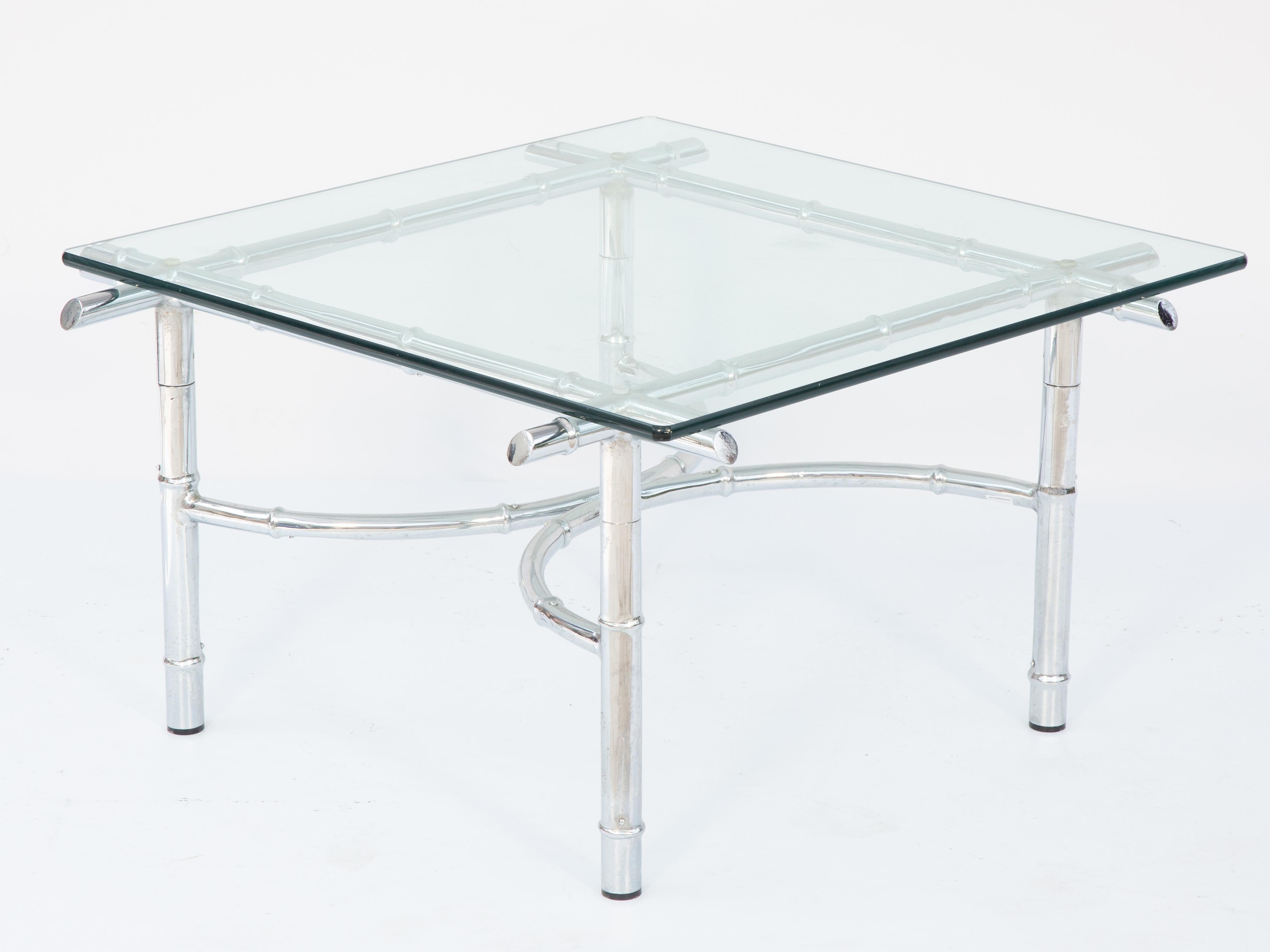 Mesa de centro vintage de imitación de bambú cromada con tapa de cristal Vidrio en venta