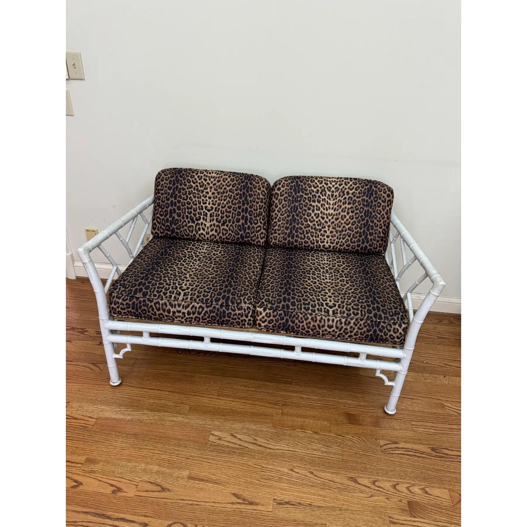 Vintage Faux Bamboo Iron Chinoiserie Loveseat Settee With Leopard Print Cushions Bon état - En vente à Cookeville, TN