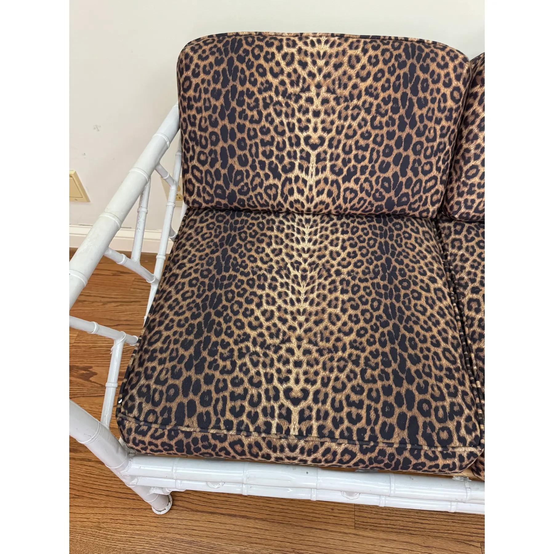 20ième siècle Vintage Faux Bamboo Iron Chinoiserie Loveseat Settee With Leopard Print Cushions en vente