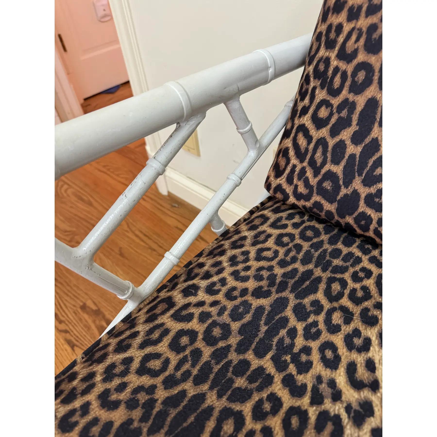 Vintage Faux Bamboo Iron Chinoiserie Loveseat Settee With Leopard Print Cushions en vente 2