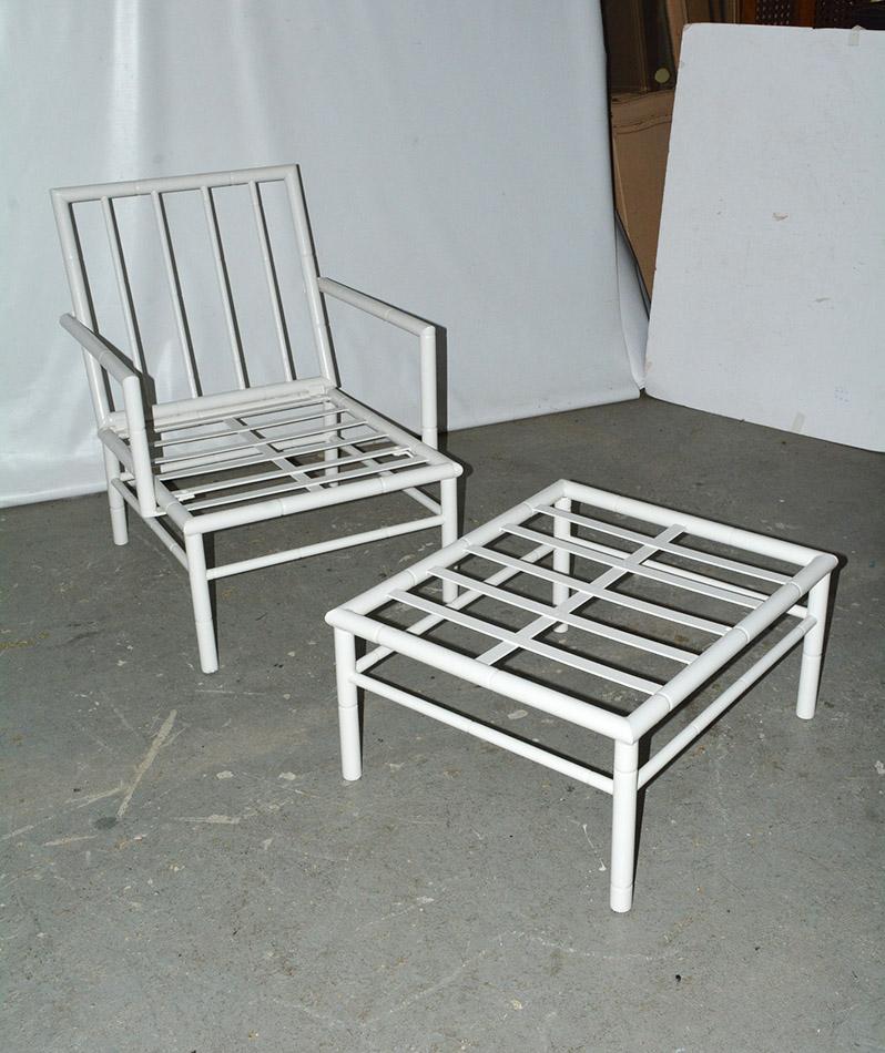 Air Chair und Ottomane aus Kunstbambus und Eisen für den Außenbereich (Hollywood Regency) im Angebot
