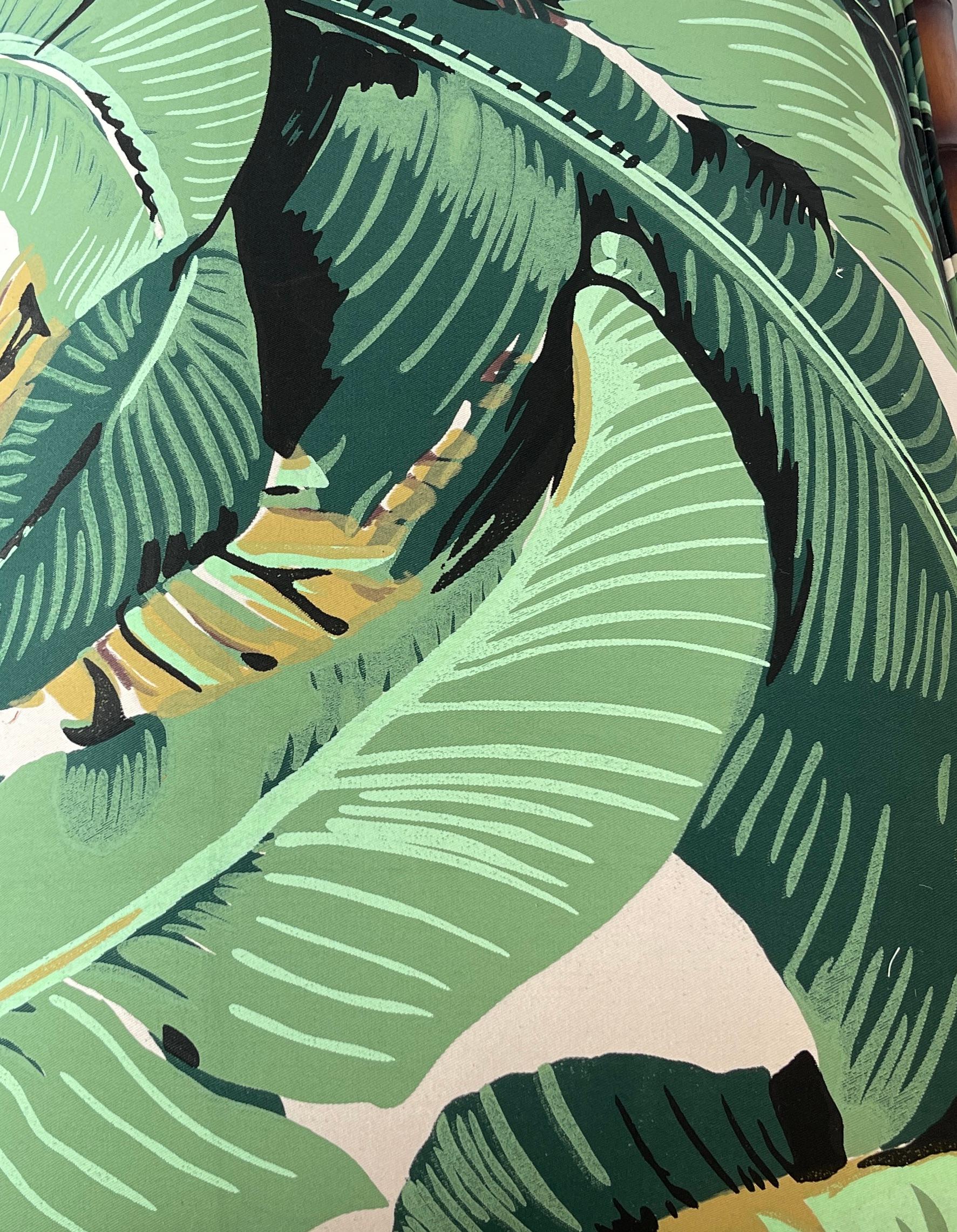 Neu gepolsterte Vintage-Bank aus Kunstbambus, Palm-Stoff im Zustand „Gut“ im Angebot in West Palm Beach, FL