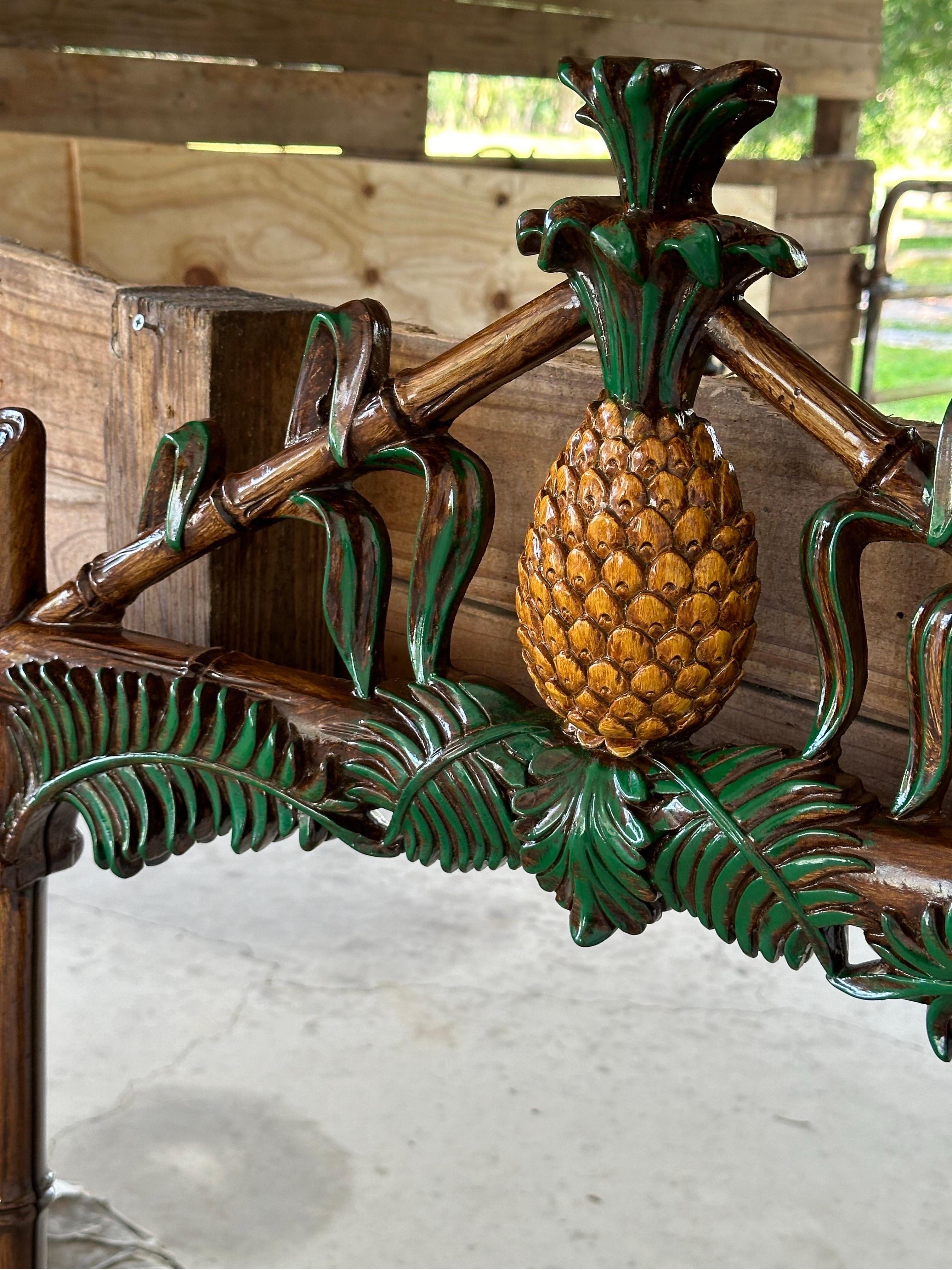Specchio da parete in finto bambù con foglie di palma e ananas d'epoca di Gampel-Stoll in vendita 5