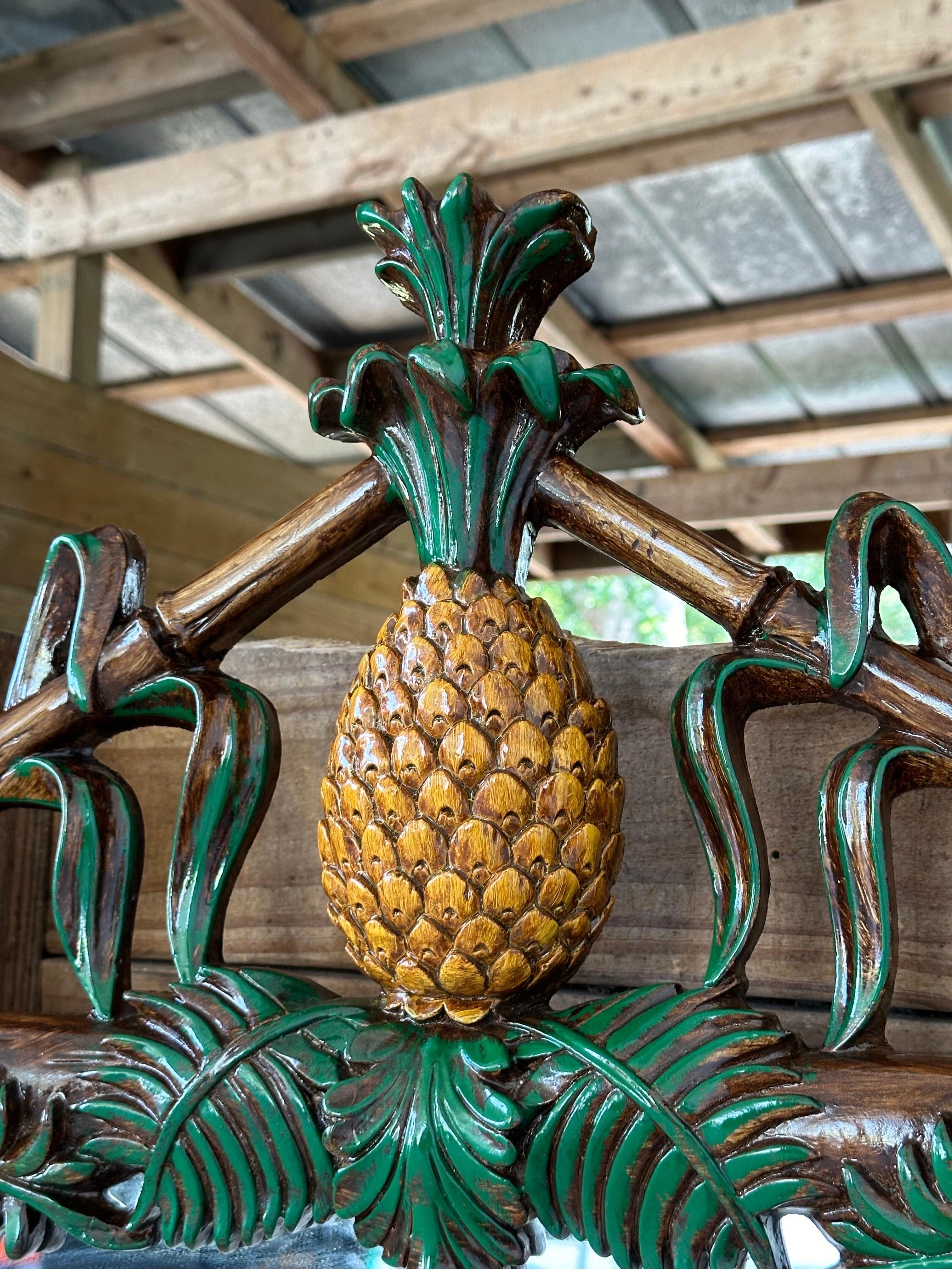 Specchio da parete in finto bambù con foglie di palma e ananas d'epoca di Gampel-Stoll In condizioni buone in vendita a North Fort Myers, FL