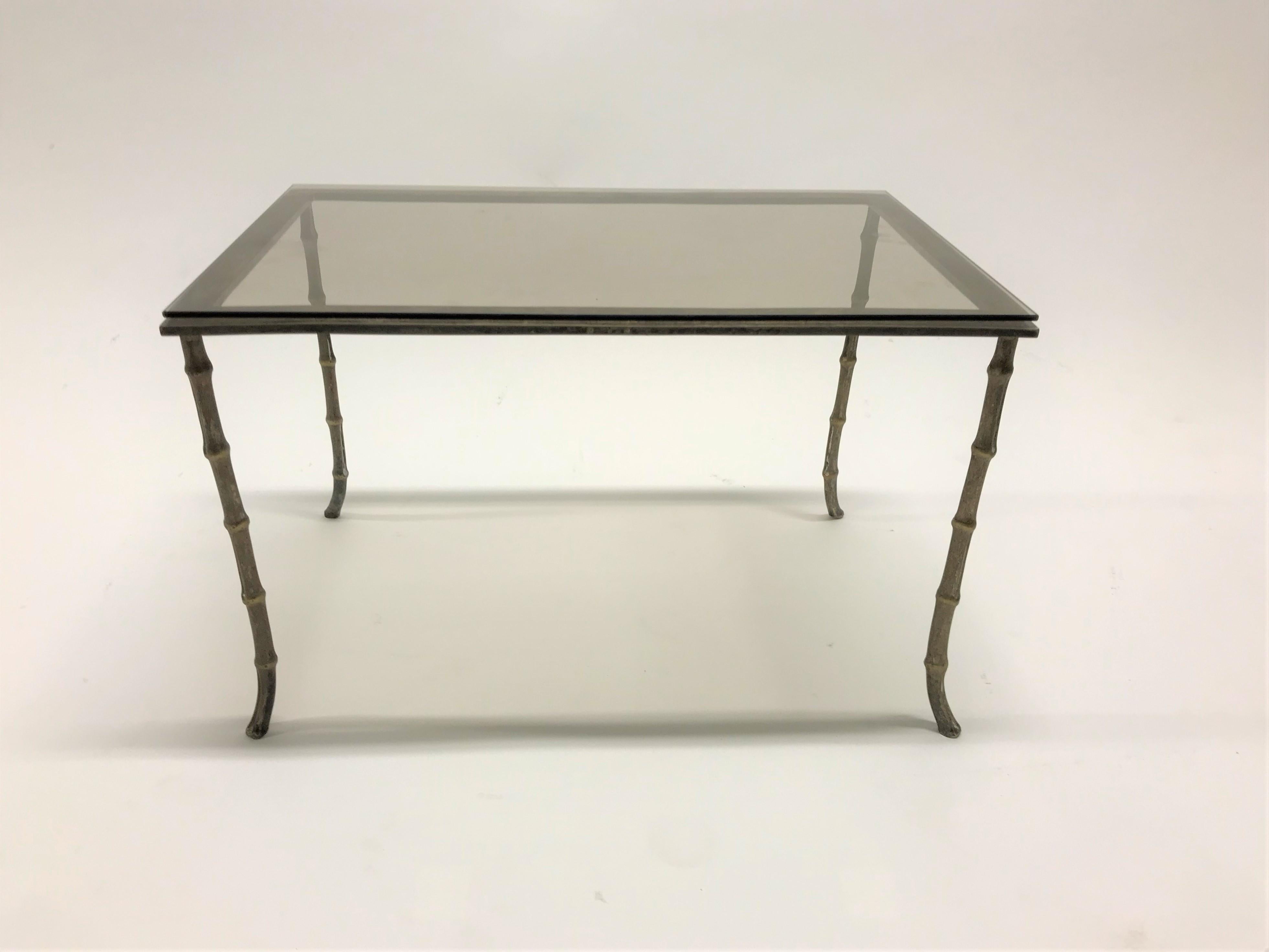 Beautiful bronze faux bamboo coffee table with a smoked glass top by Maison Baguès.

The table is finely crafted and has bent legs.

The table aged beautifully giving it a real charming appeal.

1950s, France

Dimensions:
Height 30