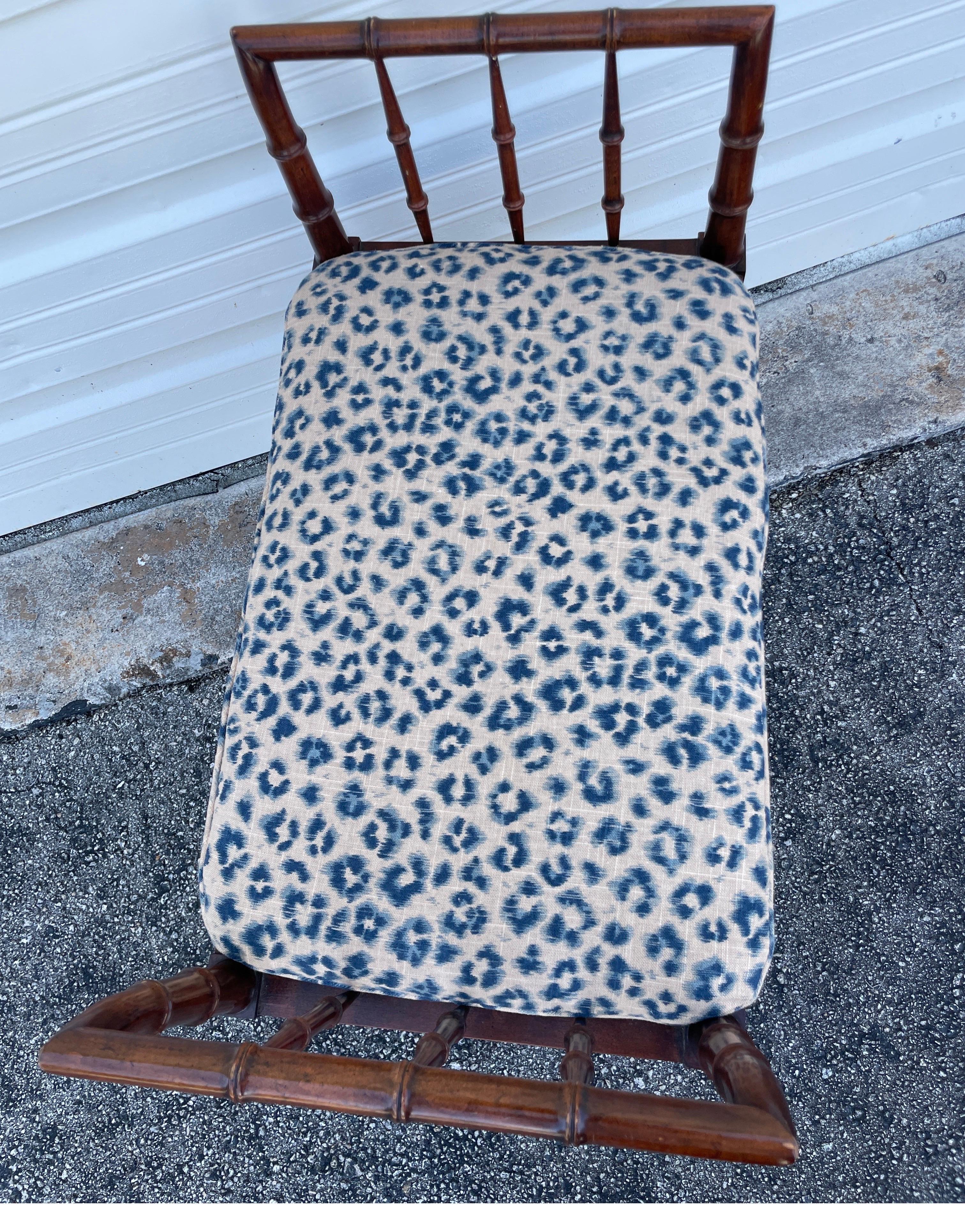 Vintage-Bank aus Kunstbambus im Vintage-Stil von Baker im Zustand „Gut“ im Angebot in West Palm Beach, FL