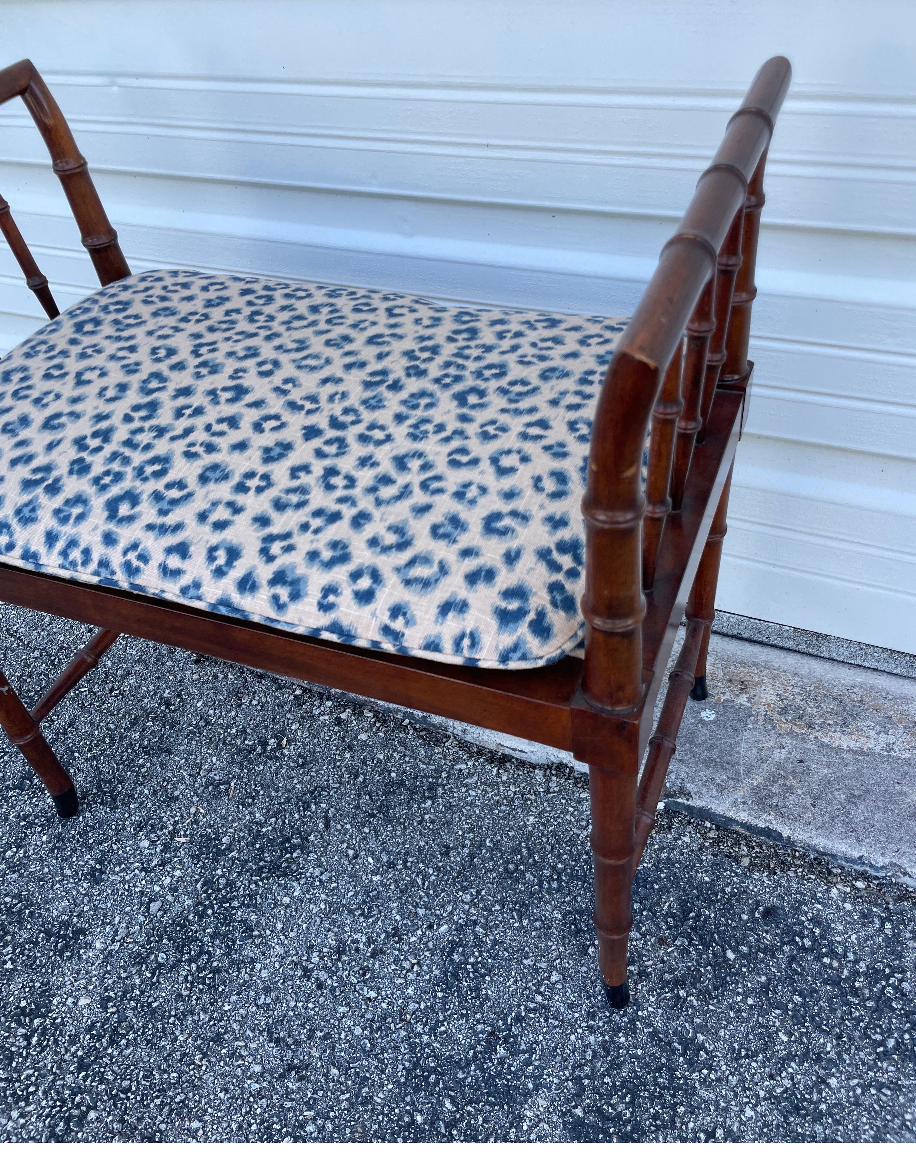 Vintage-Bank aus Kunstbambus im Vintage-Stil von Baker im Angebot 1