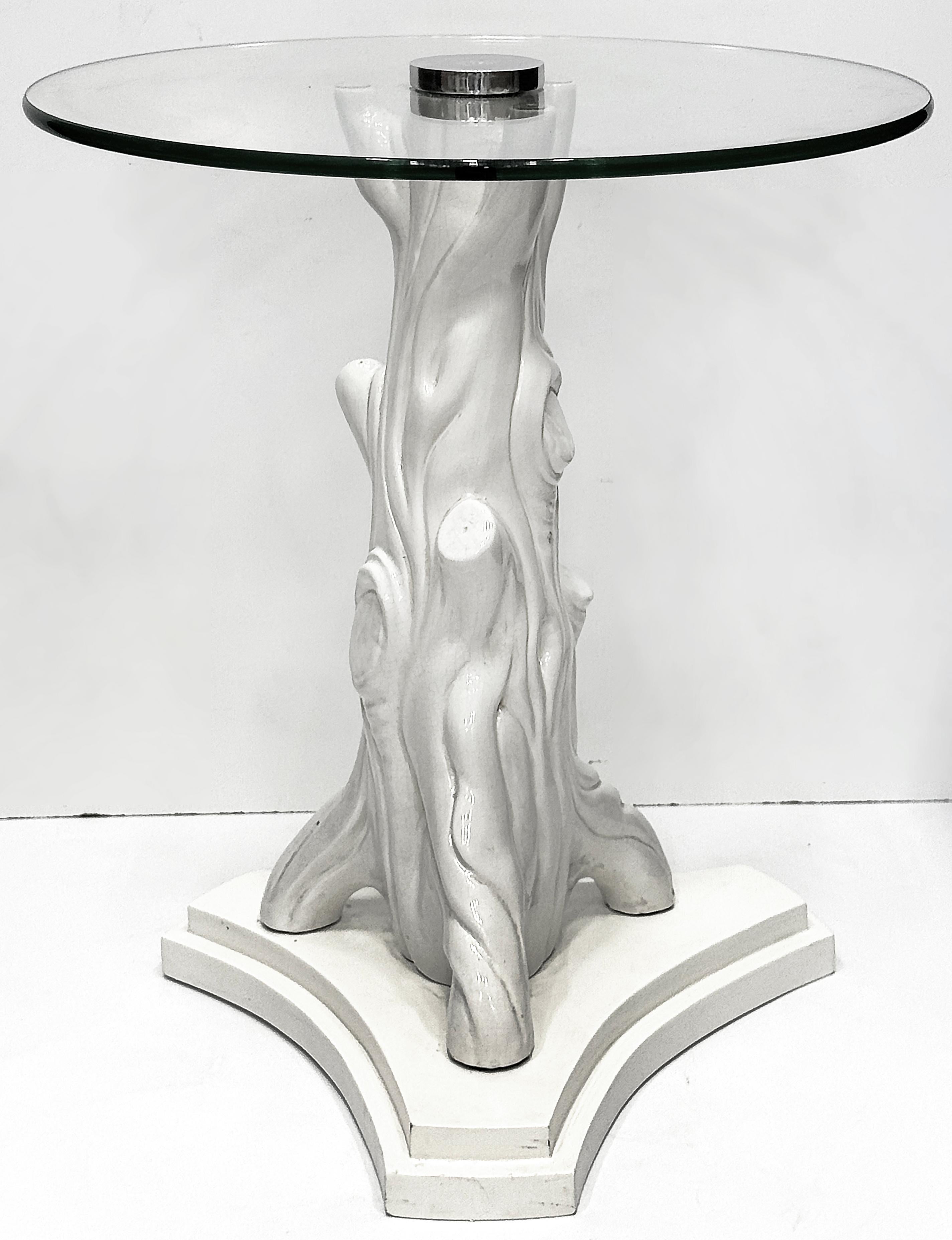 Legno Tavolini vintage in ceramica Faux Boi e Wood, piani in vetro, coppia in vendita