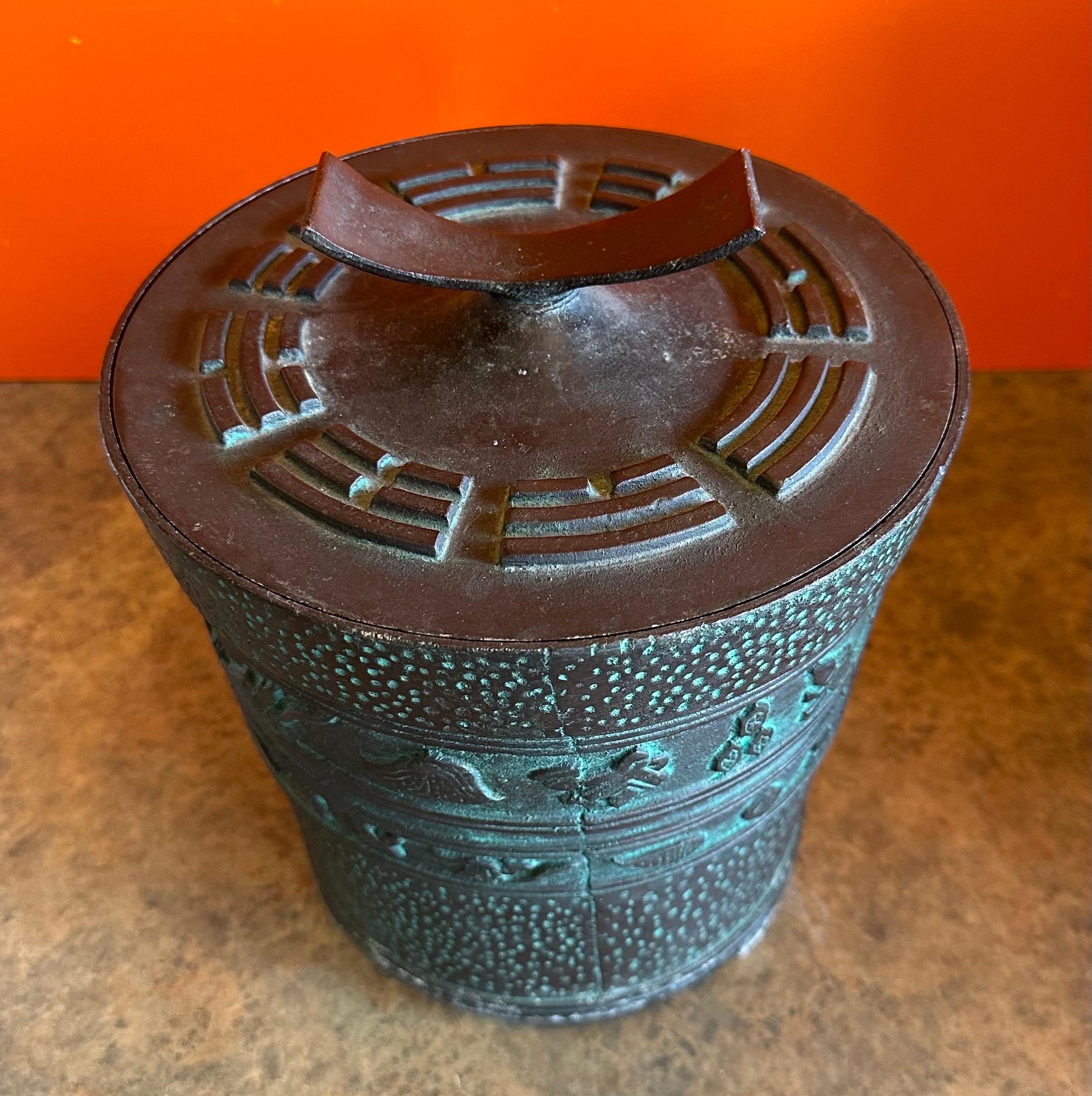 Vintage Faux Bronze Chinese Lidded Ice Bucket by Getz Bros In Good Condition For Sale In San Diego, CA