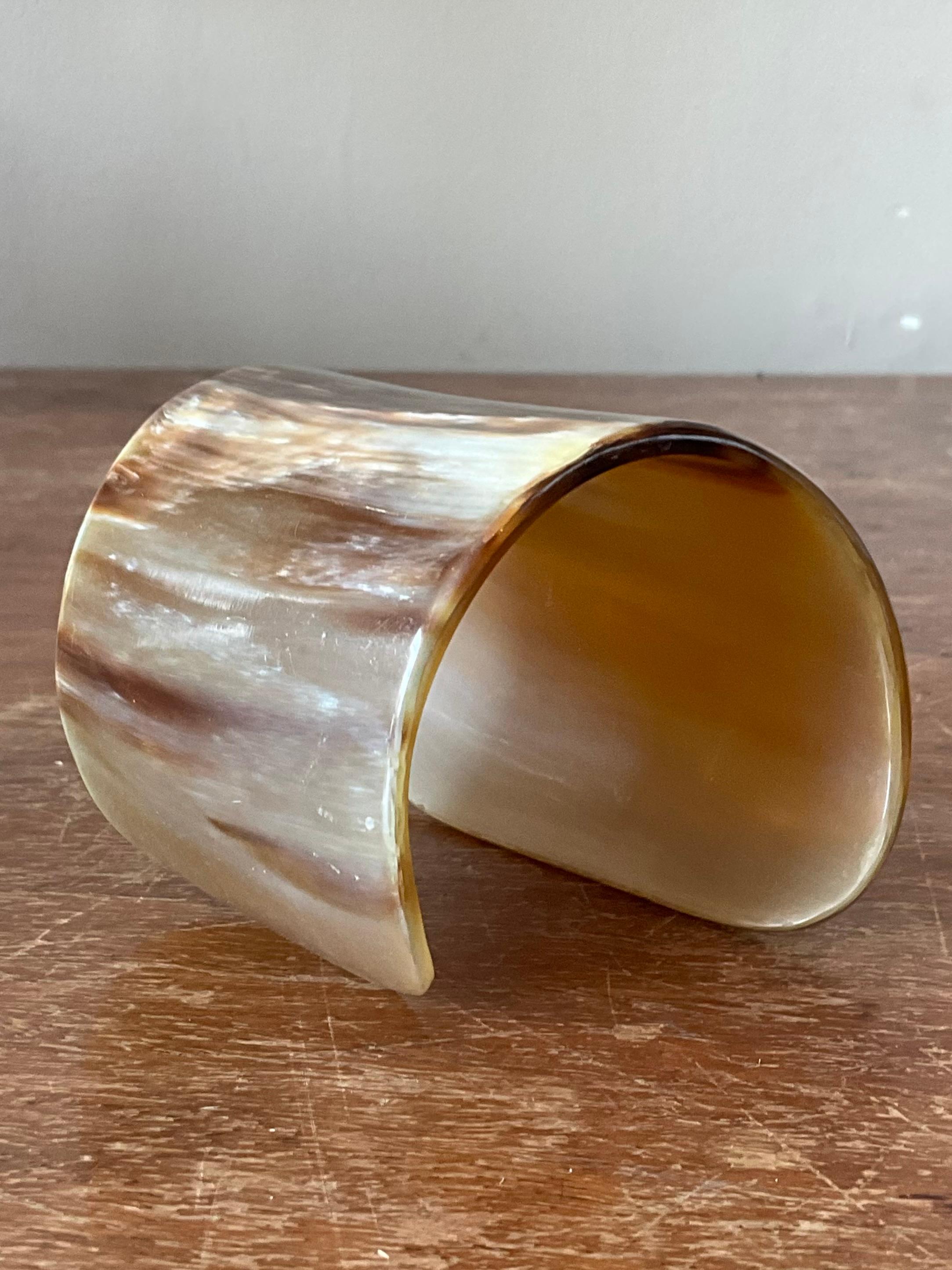 Femenino o masculino Brazalete vintage de resina imitación cuerno de búfalo en venta