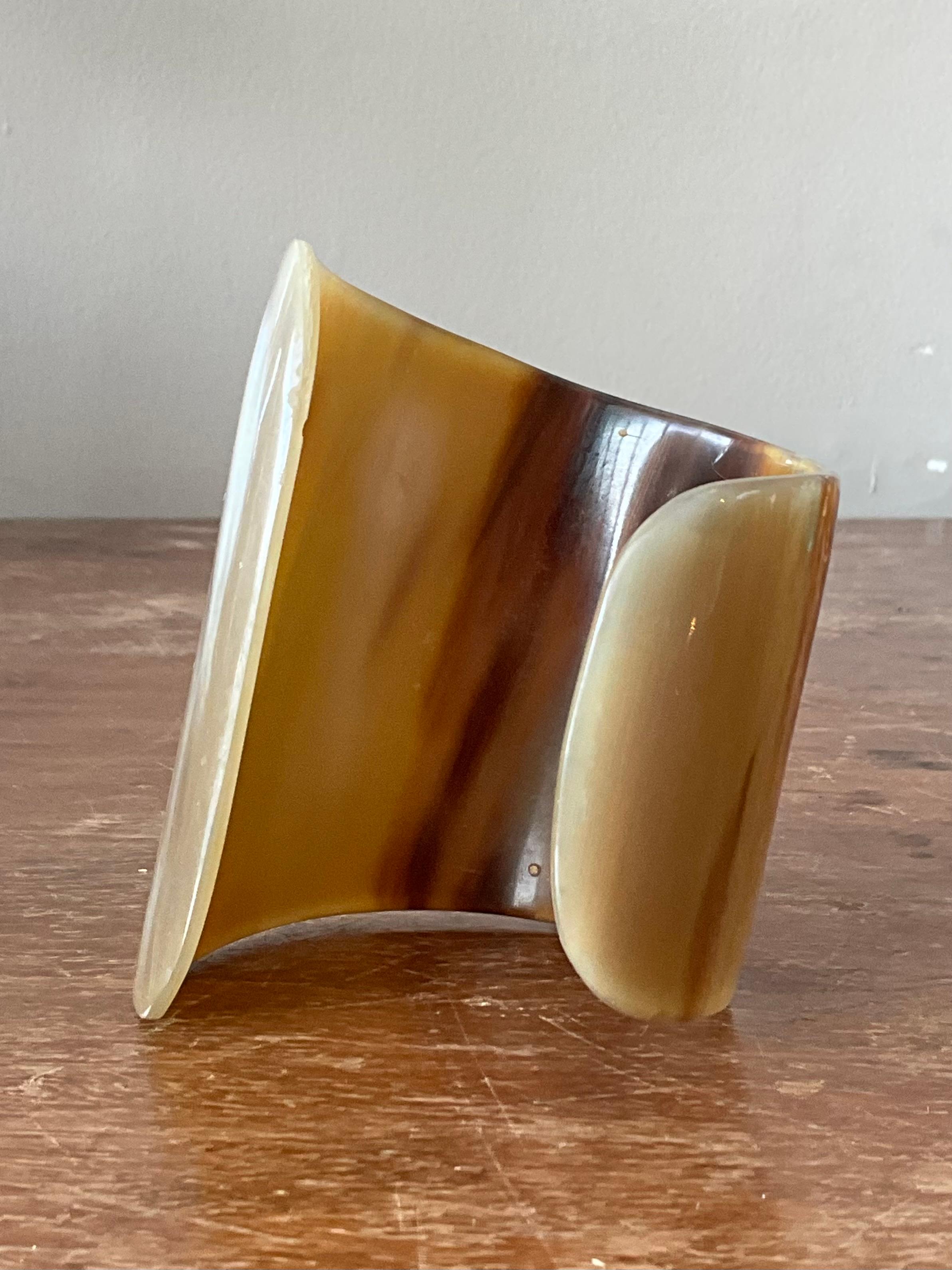 Brazalete vintage de resina imitación cuerno de búfalo en venta 3