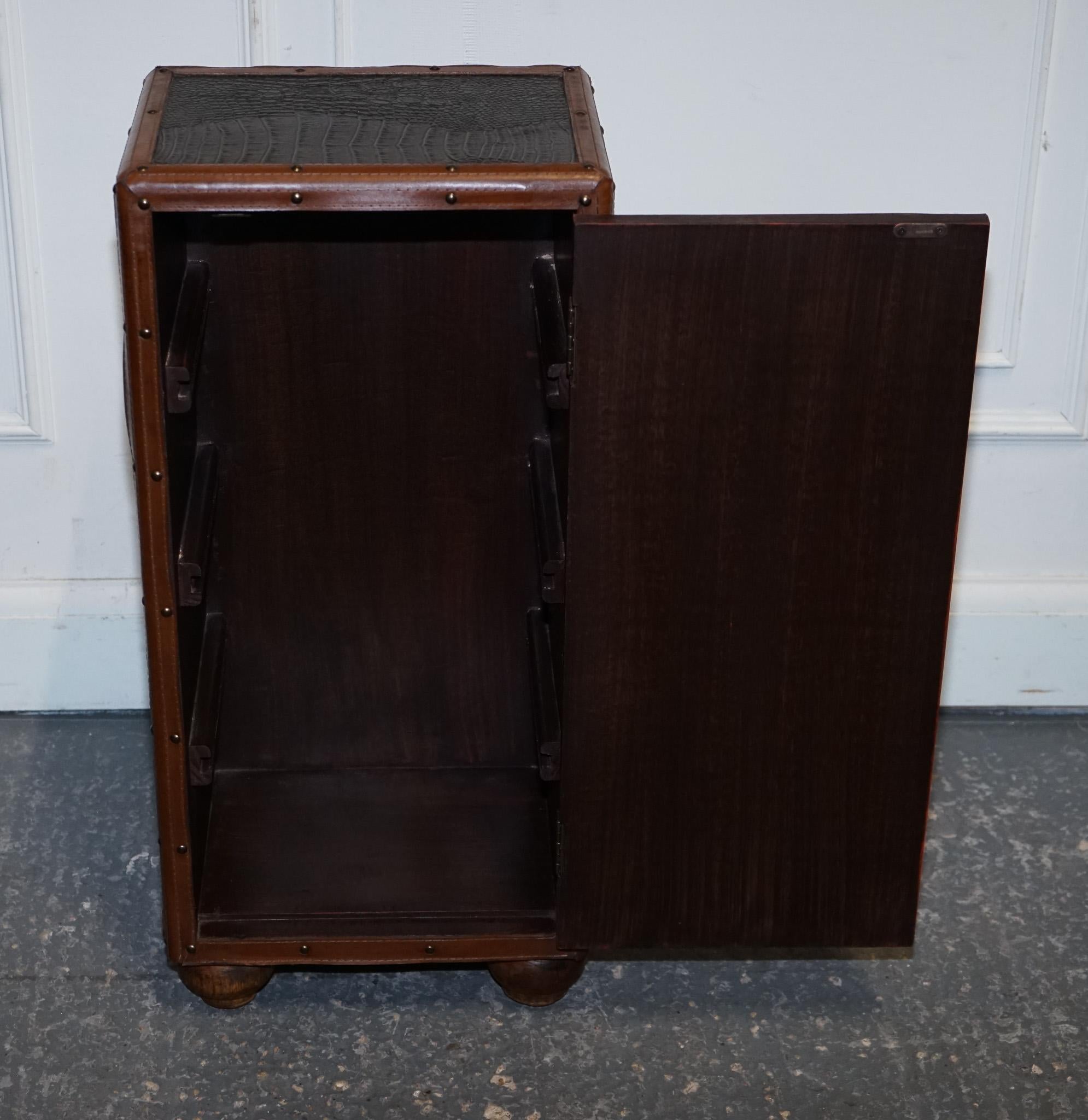 VINTAGE FAUX CROCODILE CUIR MARRON SUiTECASE TRUNK CUPBOARD POIGNEE CUIR en vente 4