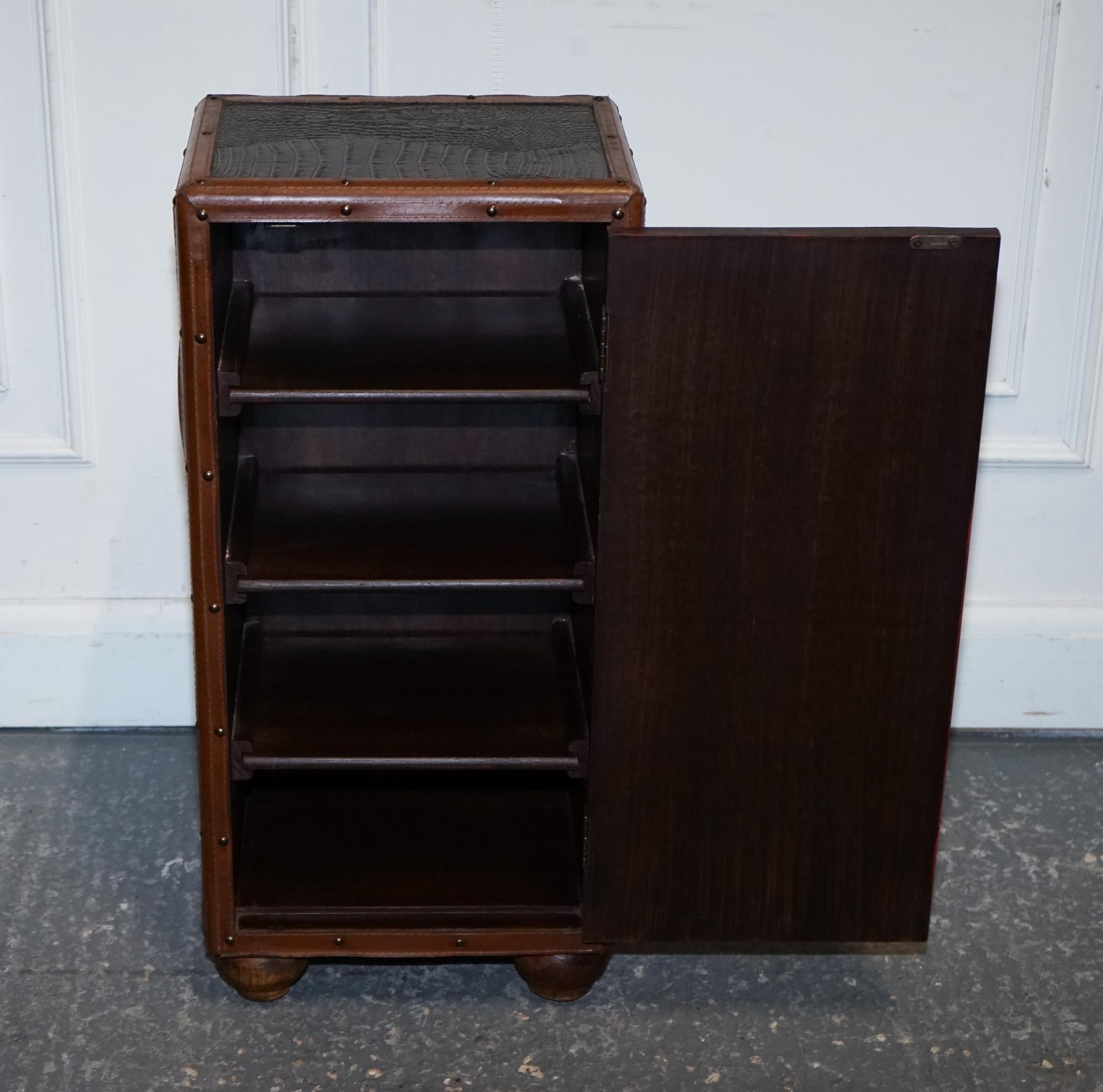 VINTAGE FAUX CROCODILE CUIR MARRON SUiTECASE TRUNK CUPBOARD POIGNEE CUIR en vente 2