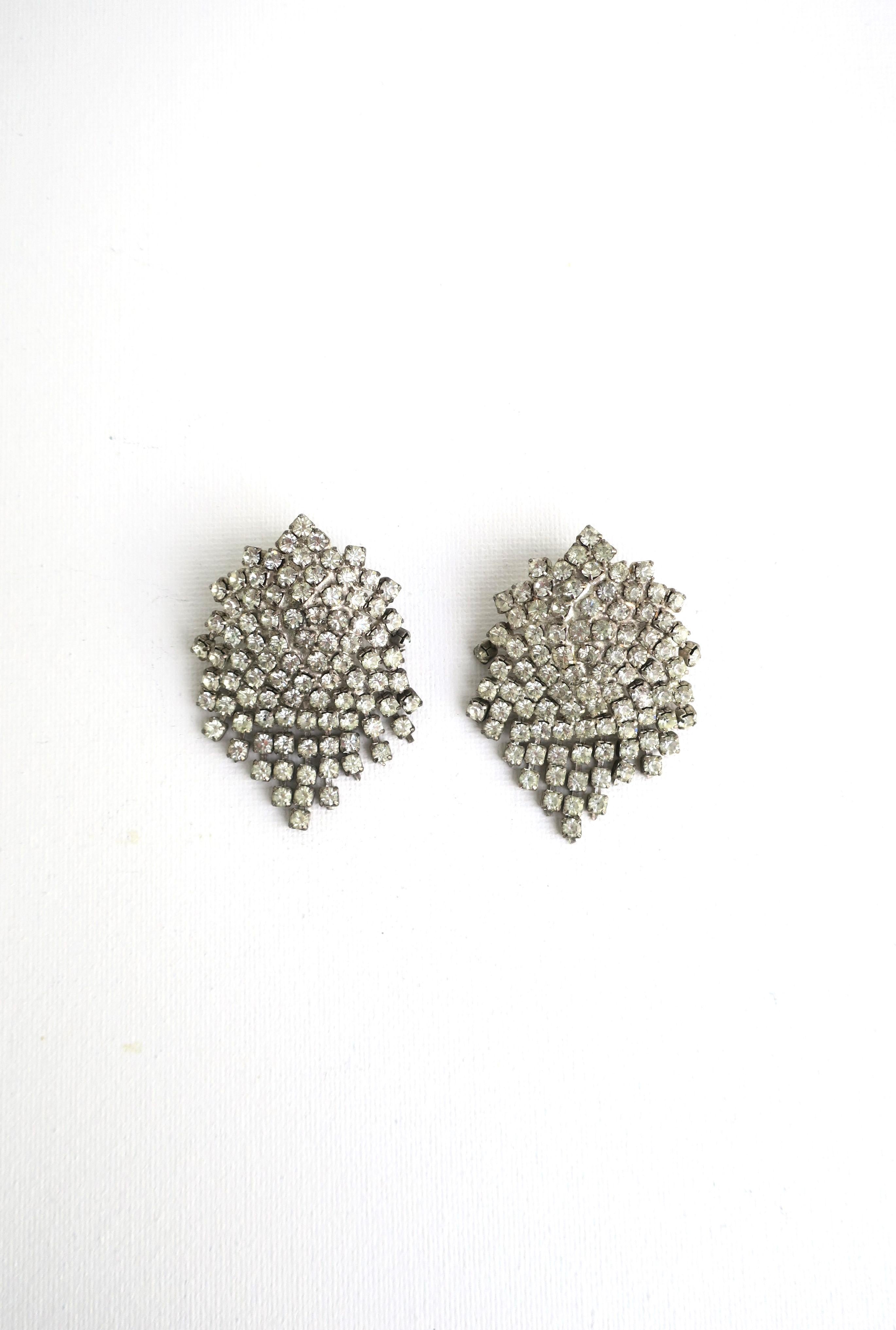 A beautiful pair of vintage faux diamond rhinestone earrings, circa mid-20th century. A chic and special pair that sparkle, dress up or down. Very Good condition as shown in images. No issues. Dimensions: 1.5