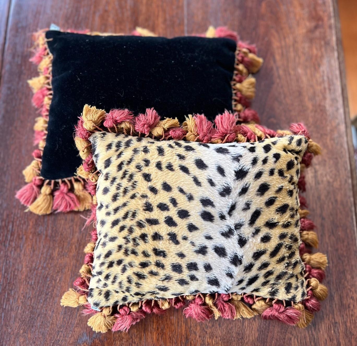 A pair of vintage faux fur cheetah and black velvet boudoir pillows with tassel trim. A fun pair of well made accent pillows.

Dimensions:
11.25