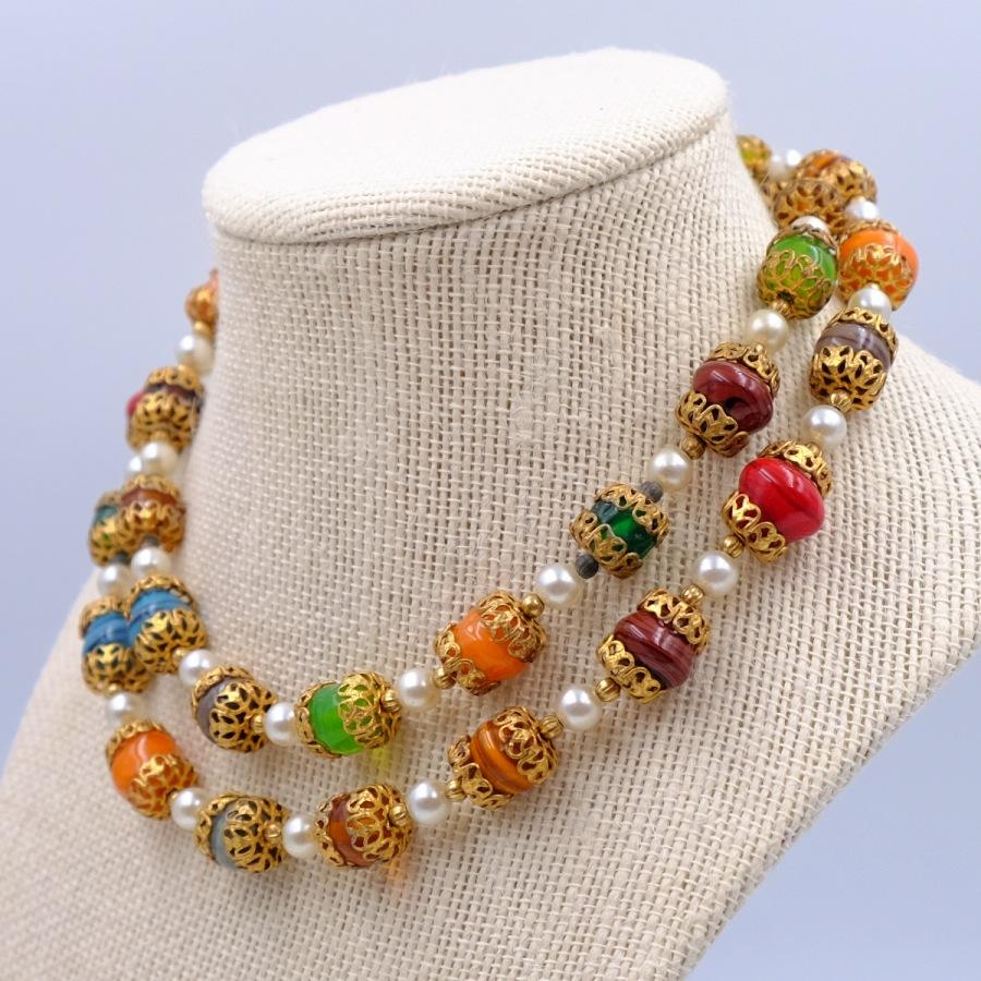 Vintage Faux Gemstones Pearl Sotuar Multicolor Necklace In Good Condition In Austin, TX