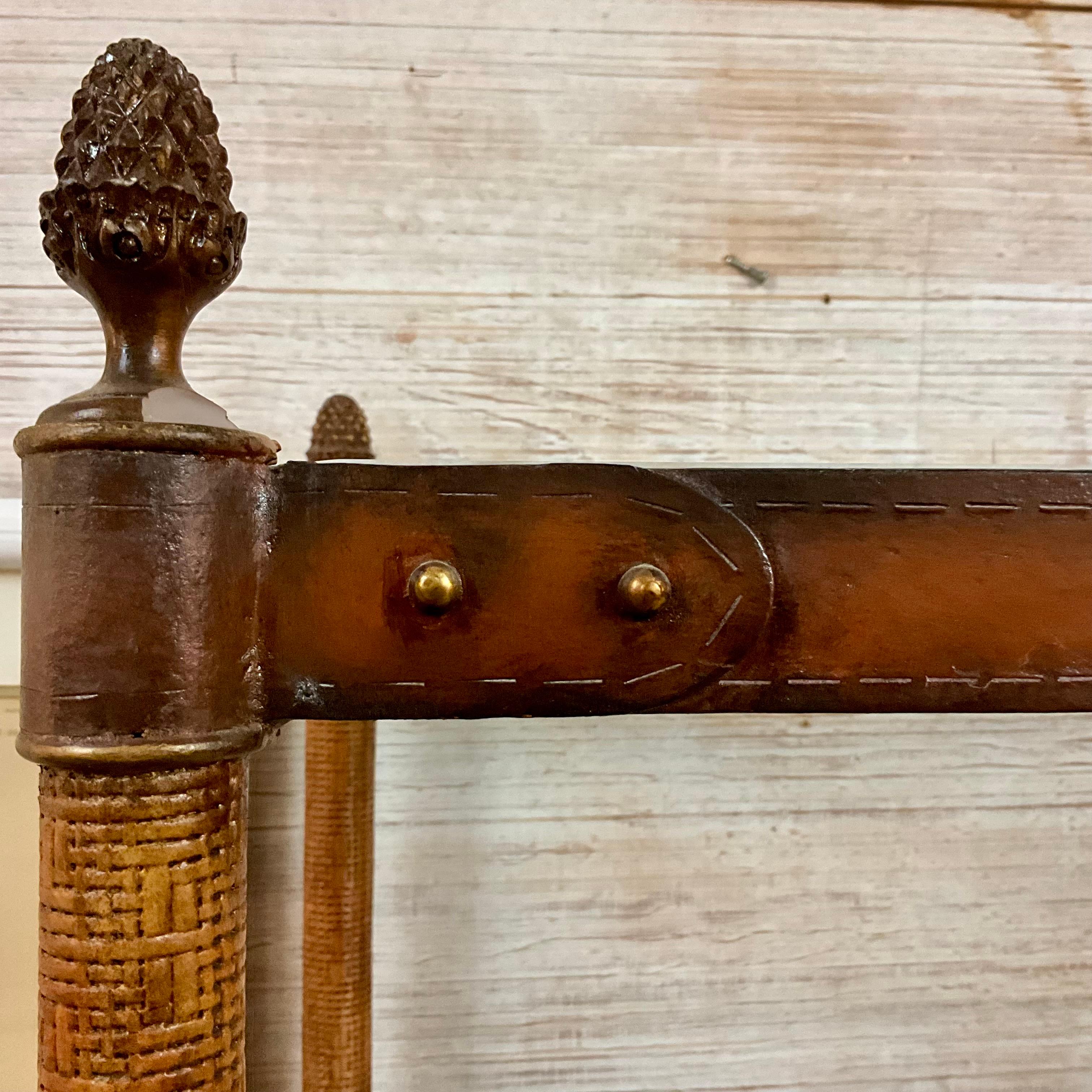 Vintage Riemenregal aus Kunstleder von La Barge (Hollywood Regency)