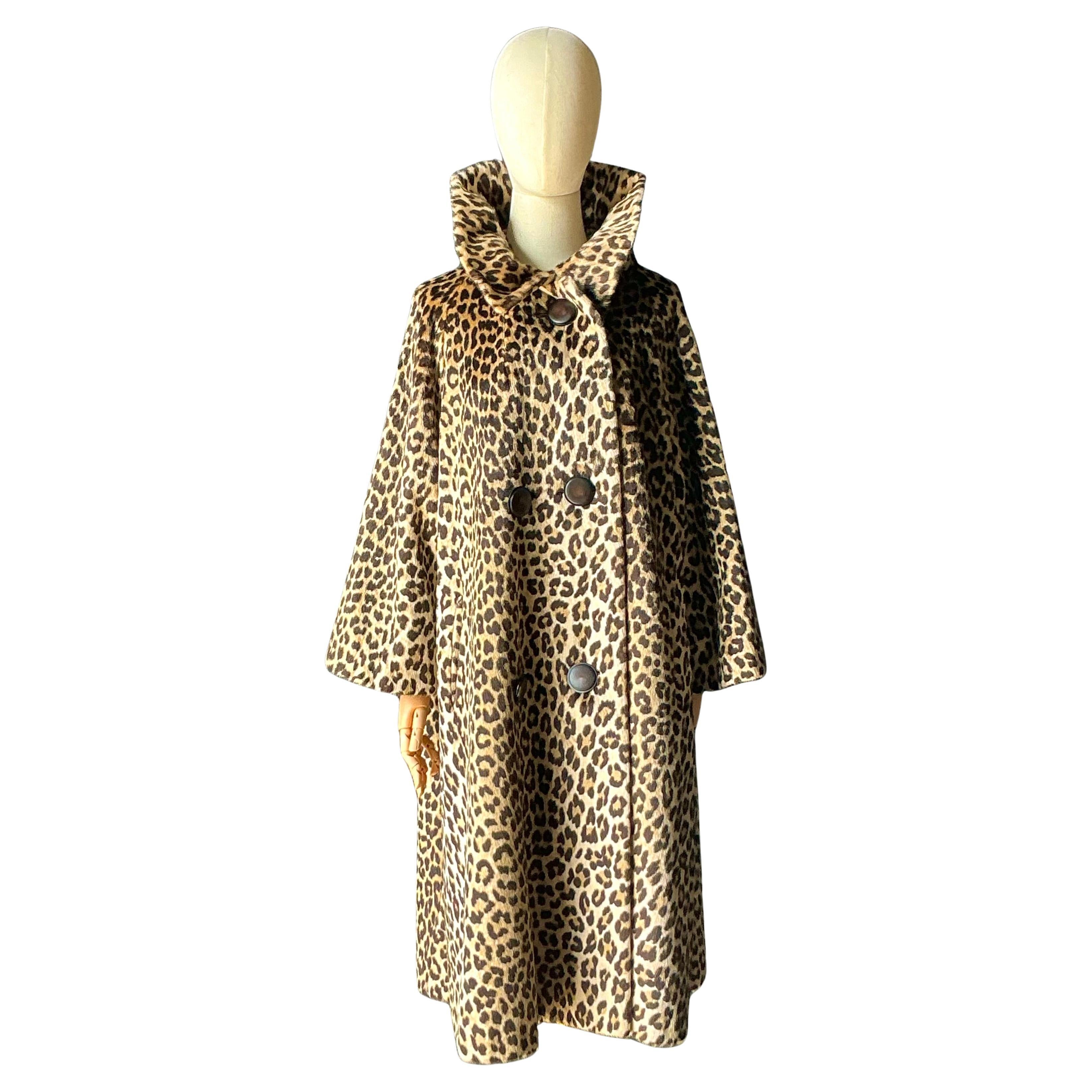Cappotto vintage in finto leopardo con bottoni