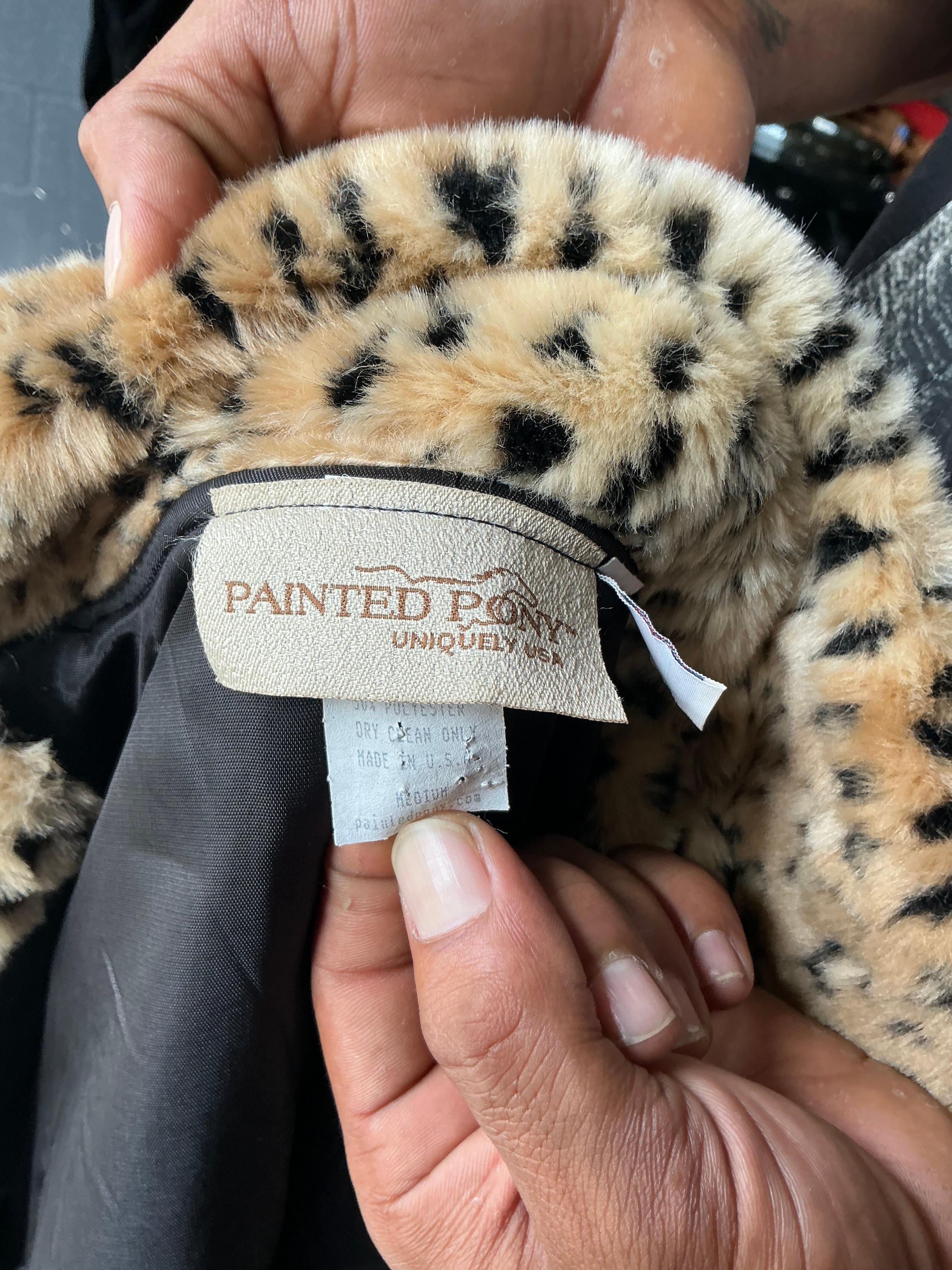 Coates d'epoca in finto leopardo dipinto di cavallino in vendita 6