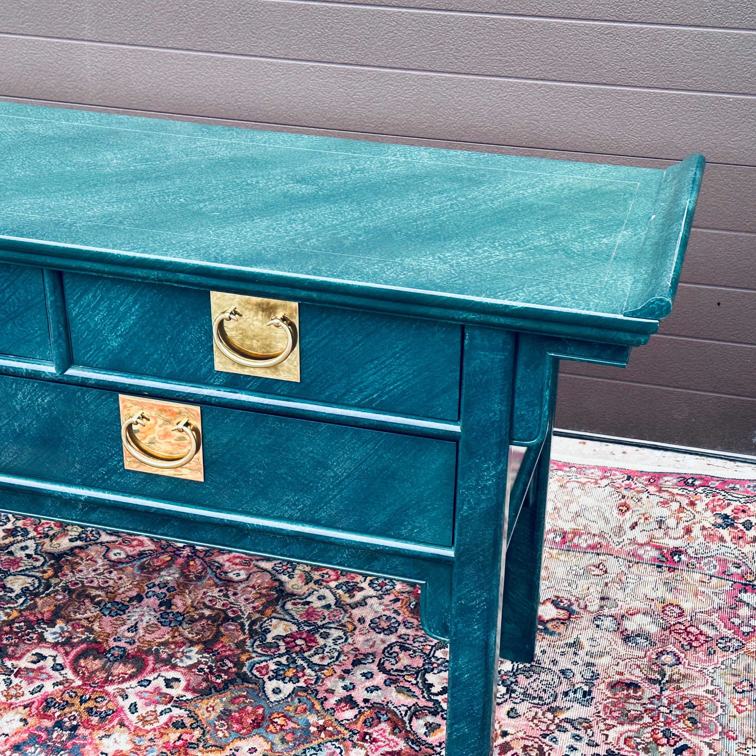 Console pagode asiatique vintage en fausse malachite avec ensemble miroir en vente 2