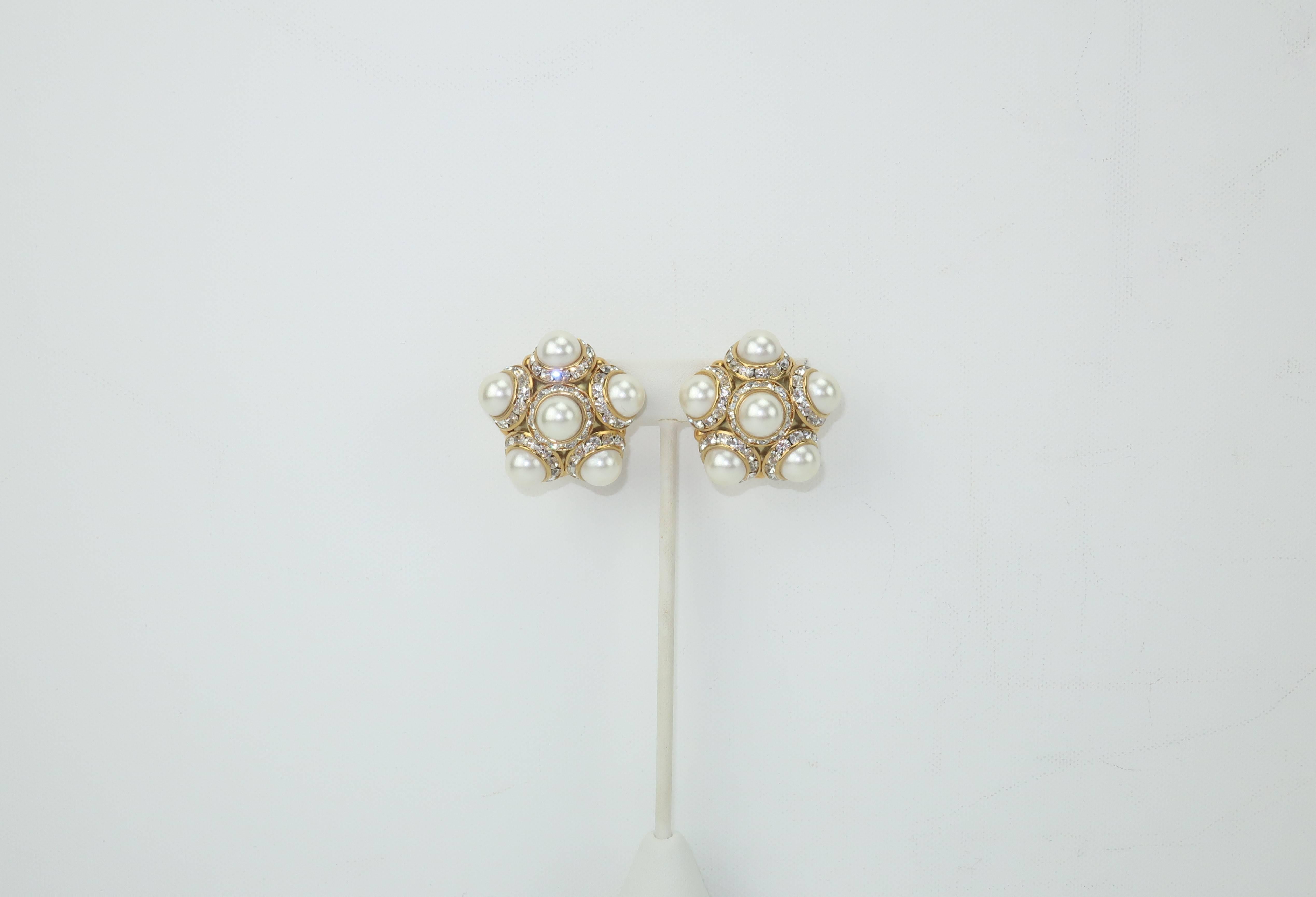 Faux Pearl and Rhinestone Vintage Clip On Earrings In Good Condition In Atlanta, GA