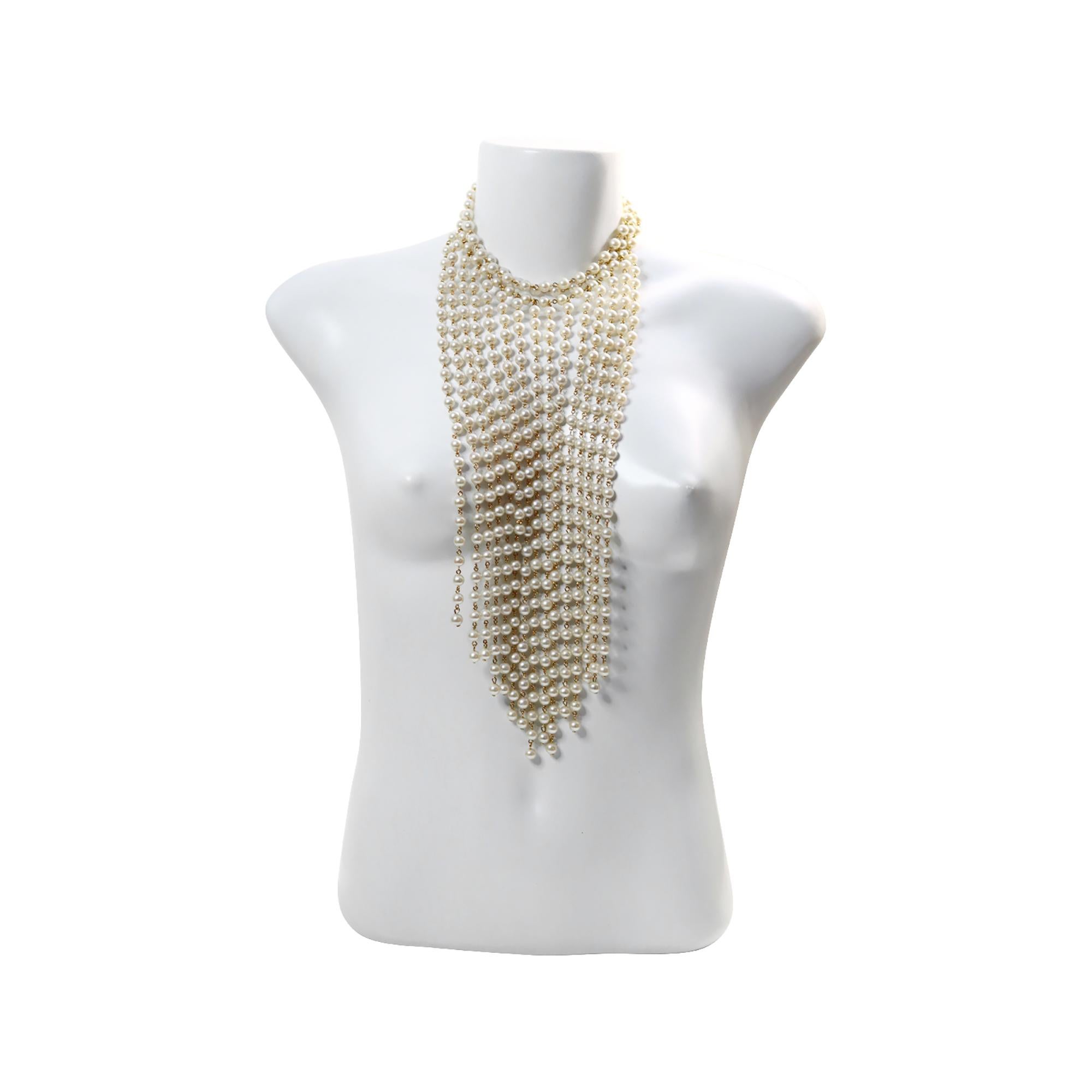 Girocollo di perle finte vintage con collana lunga a cascata, circa anni '90 in vendita 1